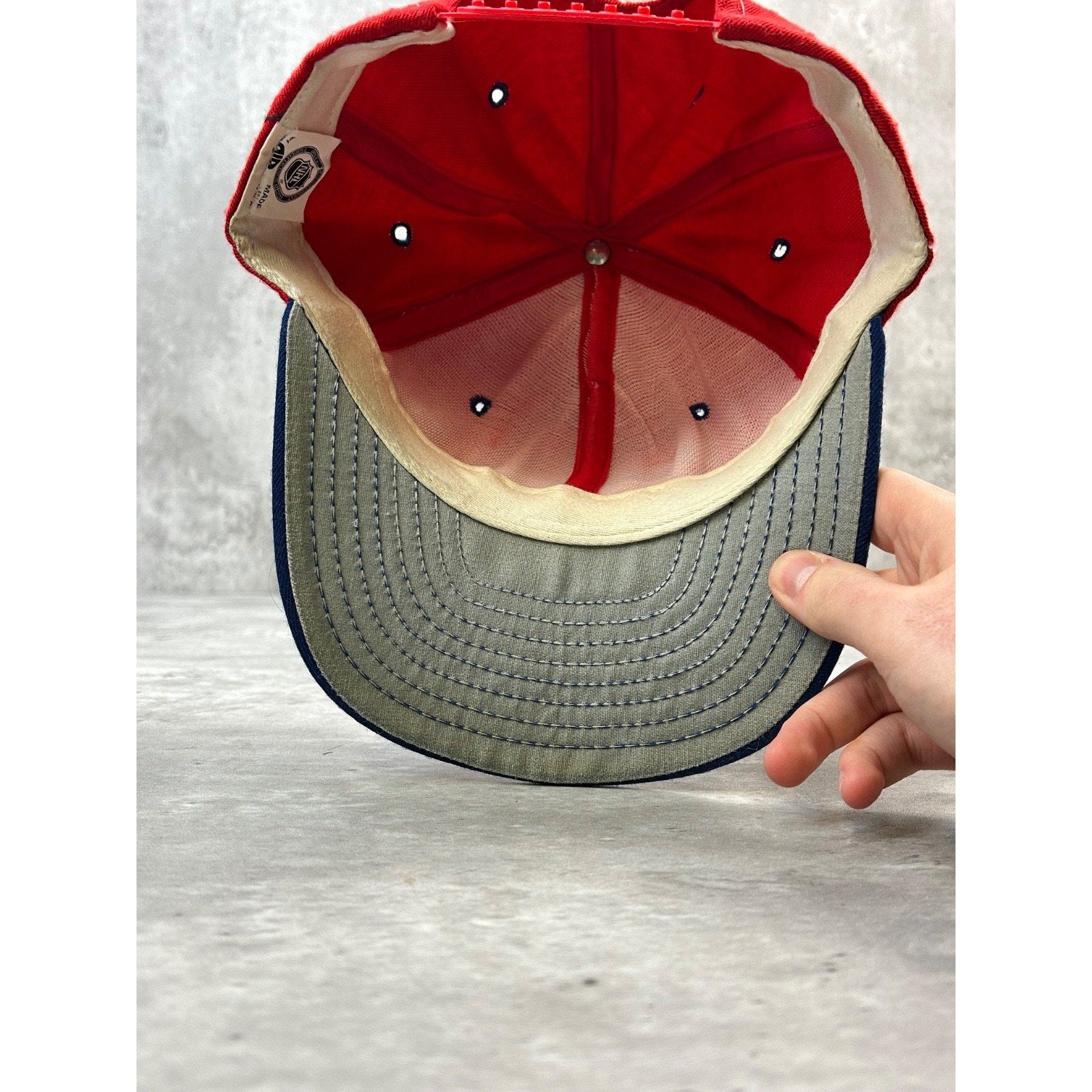Vintage 90s Washington Capitals NHL Embroidered Spellout Snapback Hat OSFA