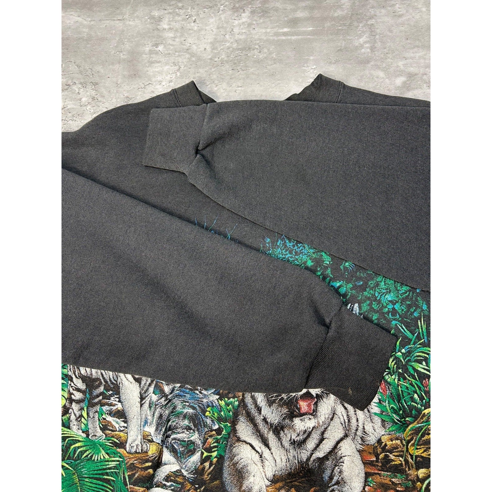 Vintage 90s White Tiger Animal Nature Jungle Graphic Sweatshirt Size Large