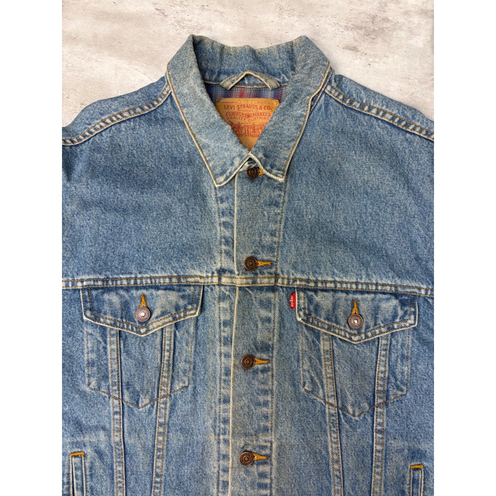 Vintage Levis Red Tab Blanket Lined Medium Wash Denim Trucker Jacket Size Large