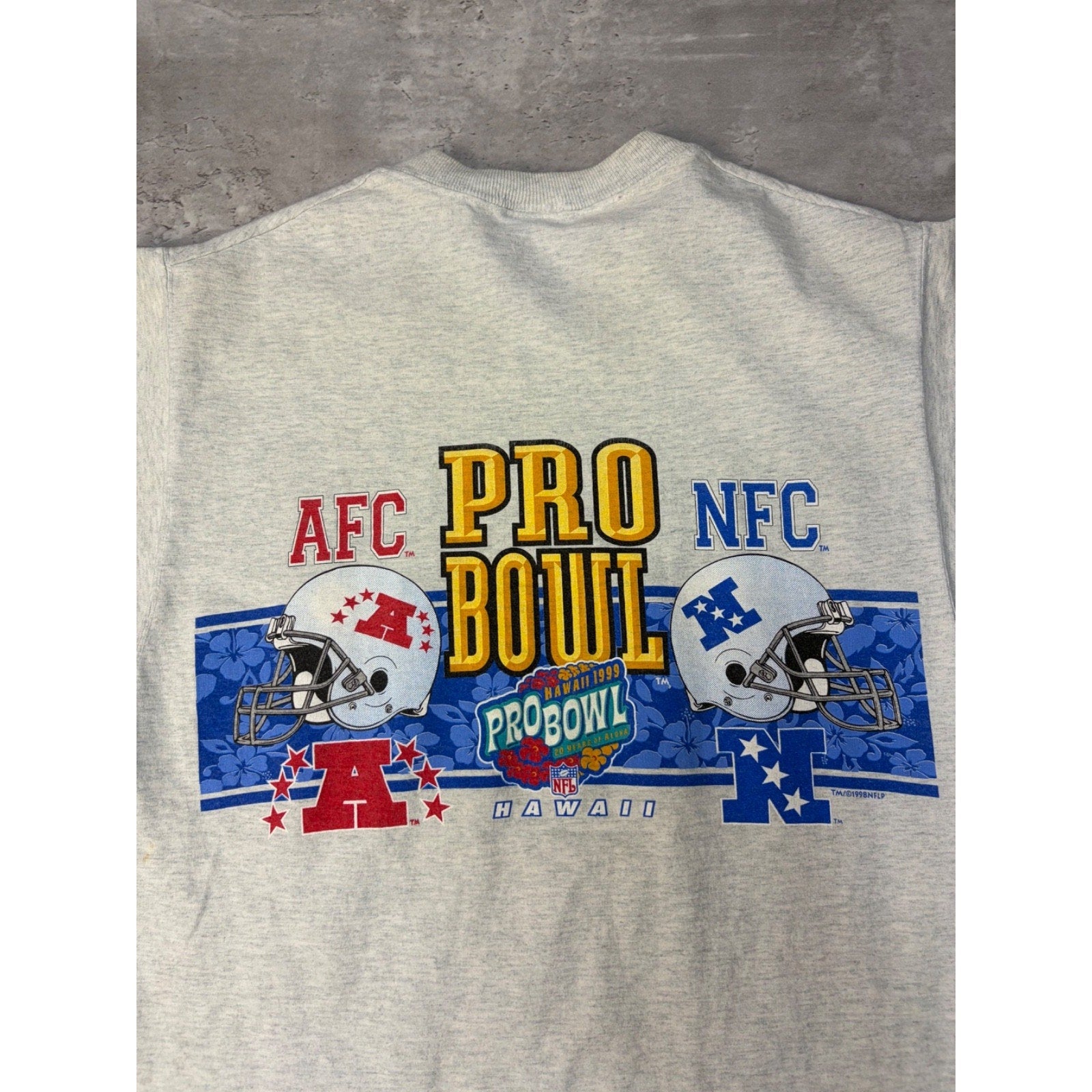 Vintage 1999 NFL Hawaii Pro Bowl AFC Vs NFC Helmet Graphic T-Shirt Size Medium