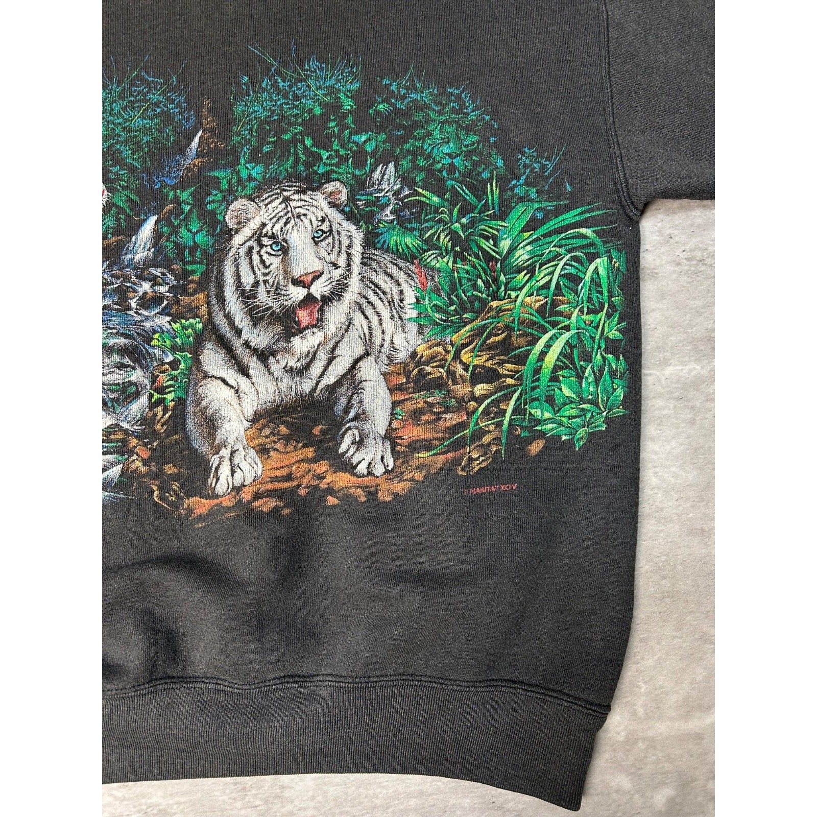 Vintage 90s White Tiger Animal Nature Jungle Graphic Sweatshirt Size Large