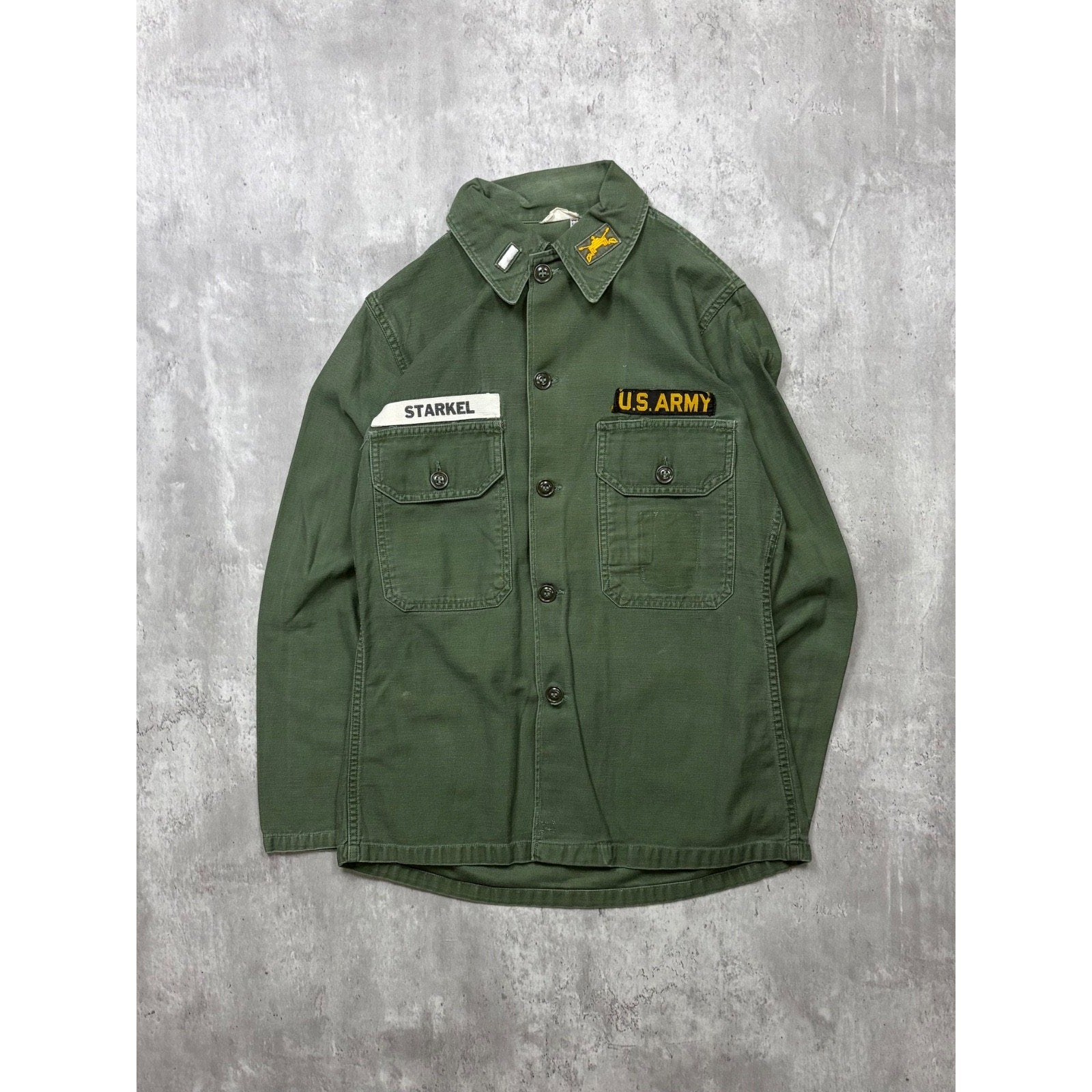 Vintage 1960s US Army OG 107 Patched Military Button Up Shirt Size Medium