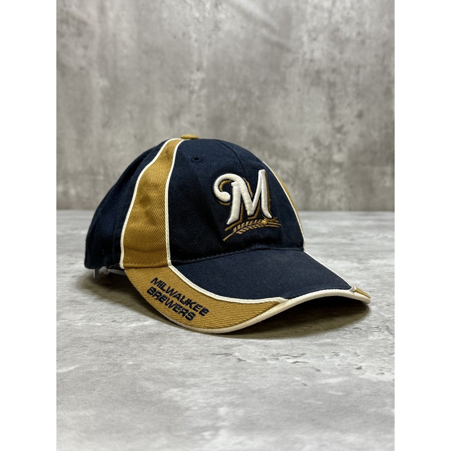 Vintage Milwaukee Brewers MLB Embroidered Logo Baseball Strapback Hat OSFA