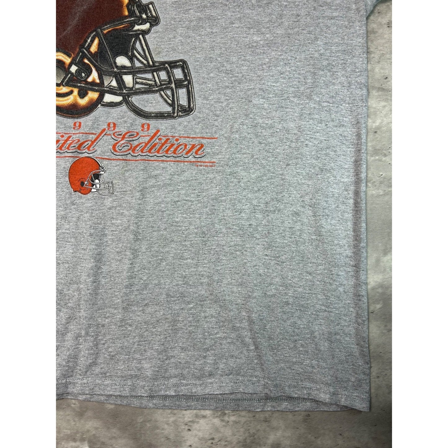 Vintage Cleveland Browns NFL Helmet Graphic Spellout Football T-Shirt Size 2XL