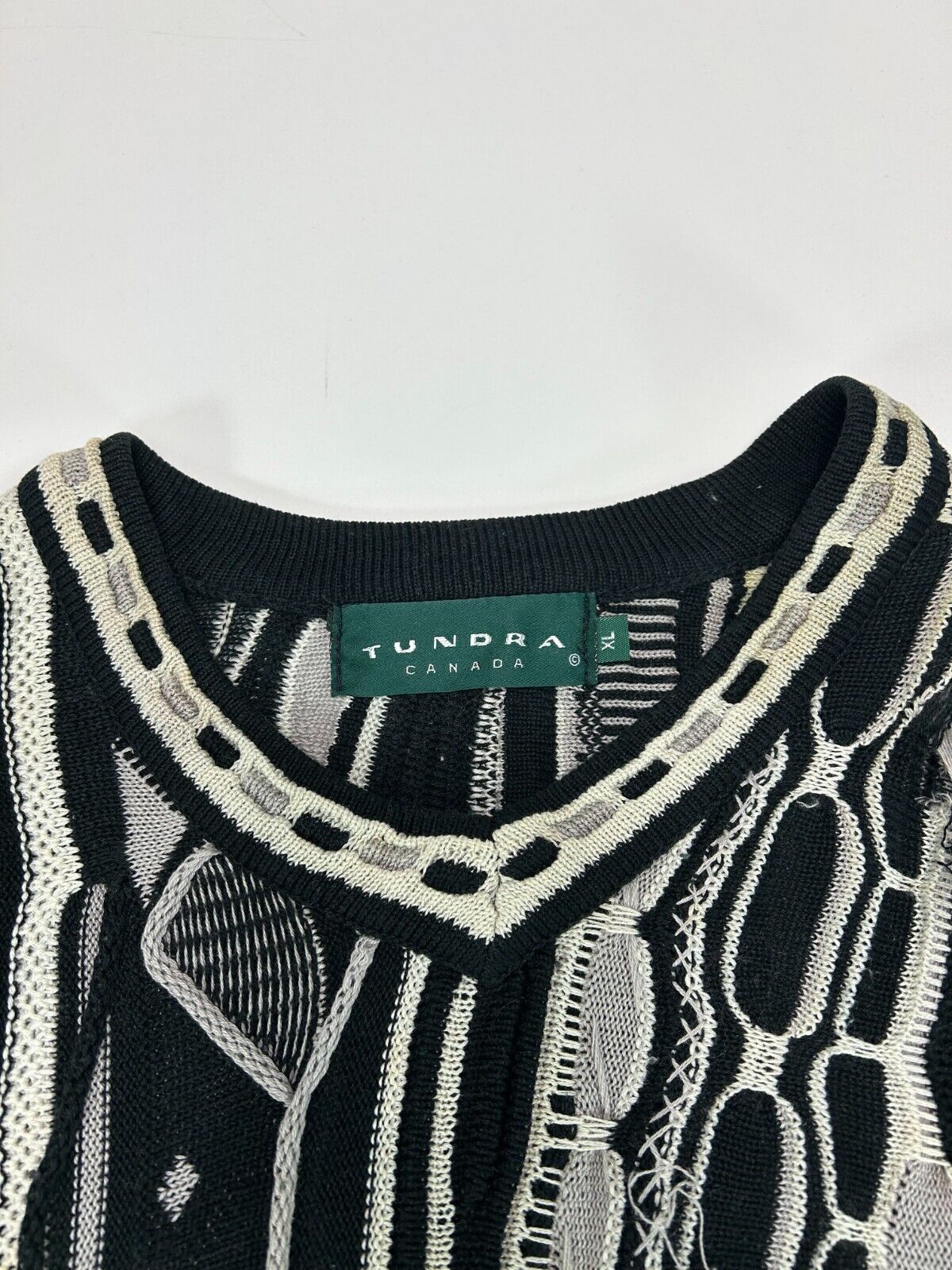 Vintage 90s Tundra 3D Knit Abstract Stripe Pattern V Neck Knit Sweater Size XL