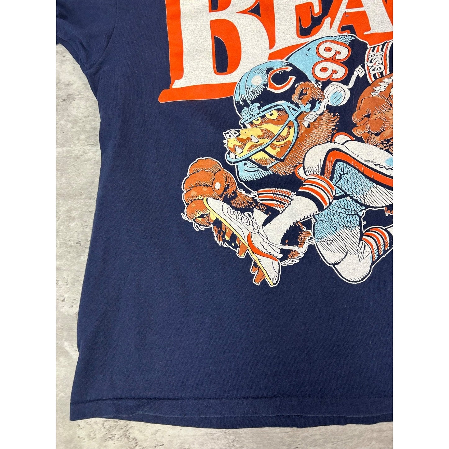 Vintage 1988 Chicago Bears NFL Big Mascot Graphic Football T-Shirt Size Large