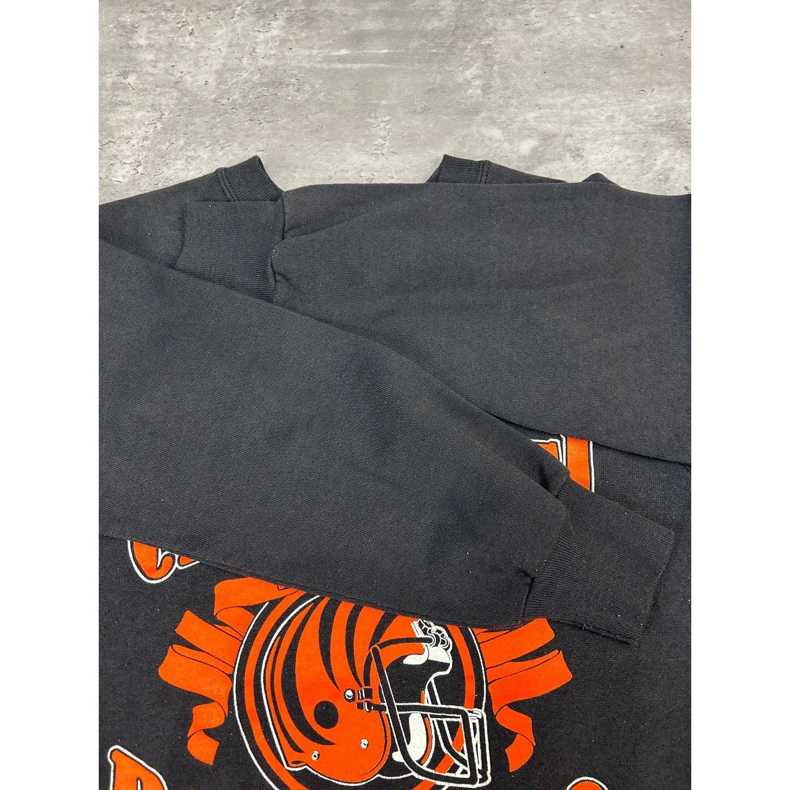 Vintage 90s Cincinnati Bengals NFL Helmet Spellout Graphic Sweatshirt Size Small