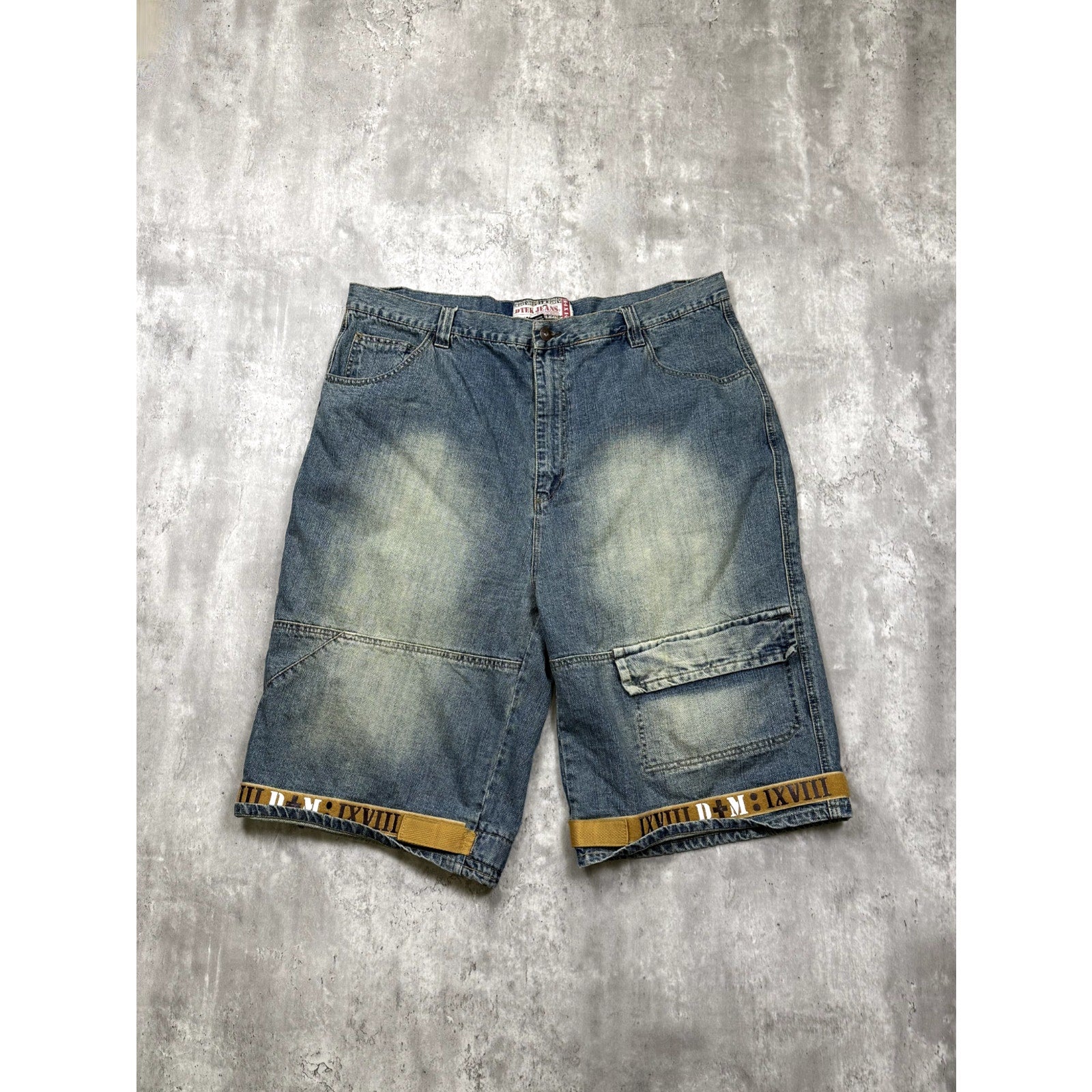 VTG Y2K Dtek Jeans Faded Medium Wash Denim Spellout Cuff Cargo Shorts Size 42