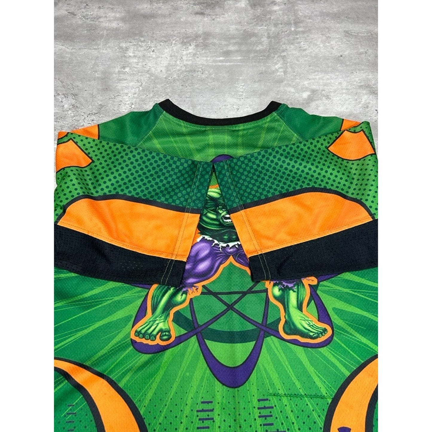 Vintage 2002 The Incredible Hulk Marvel Comics Graphic Jersey Size Large