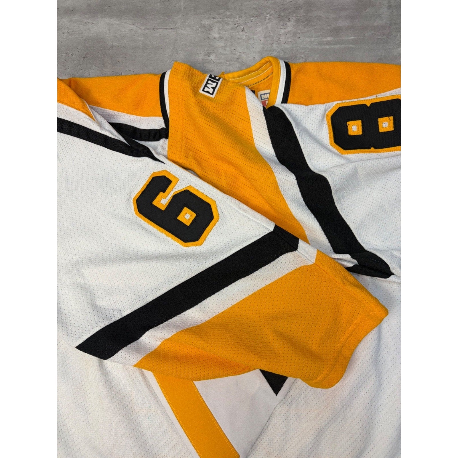 Vintage Jaromir Jagr #68 Pittsburgh Penguins NHL CCM Hockey Jersey Size Large
