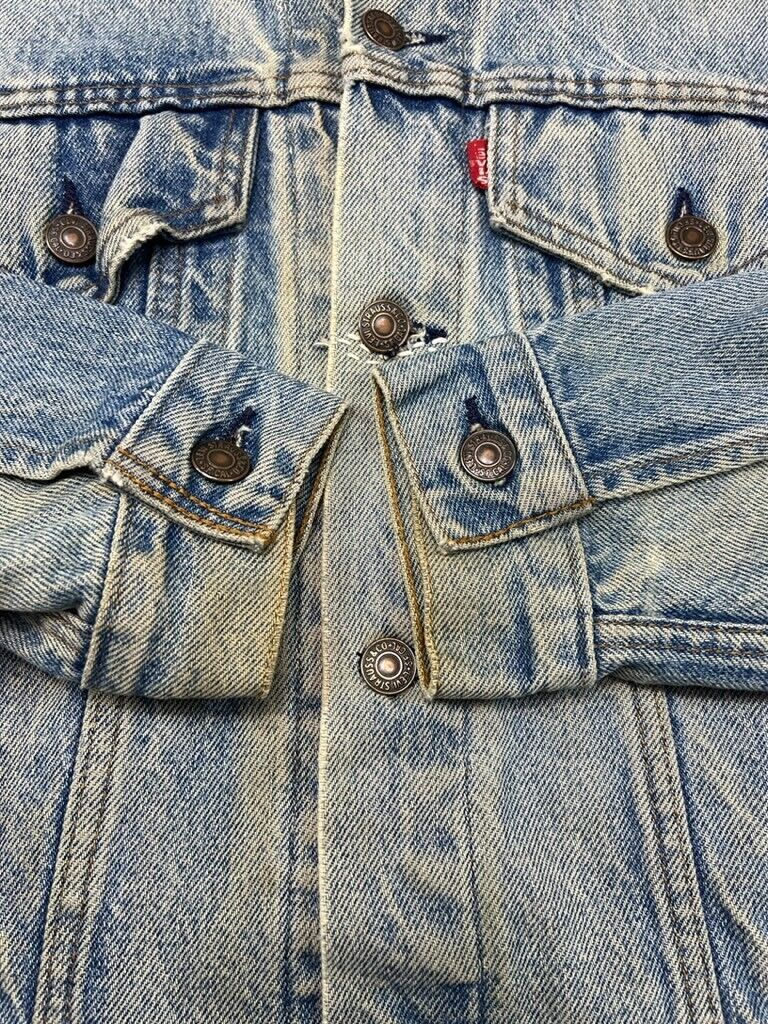 Vintage 70s Levis Red Tab Light Wash Trucker Denim Jacket Size Medium