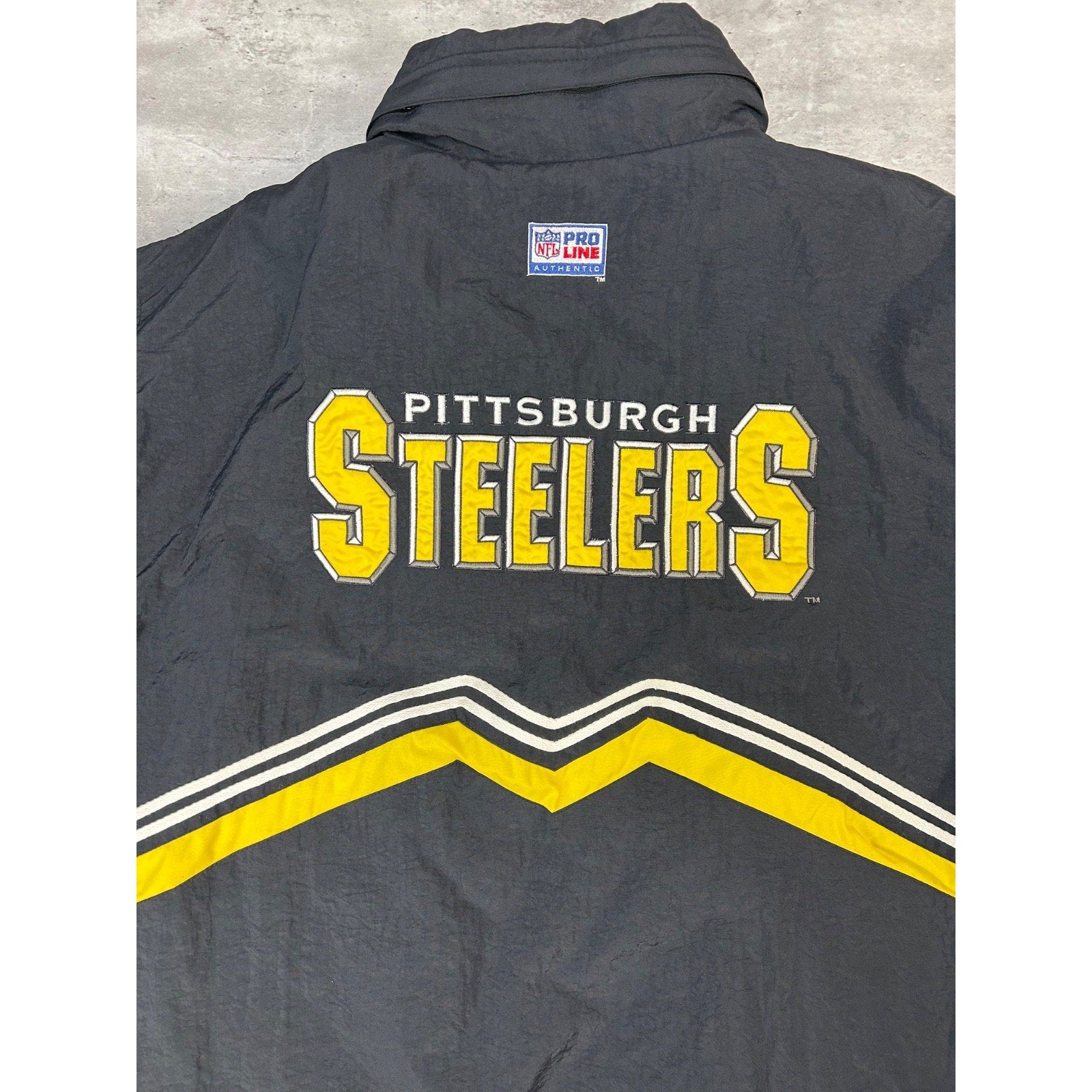 Vintage 90s Pittsbrugh Steelers NFL Embroidered Insulated Jacket Size XL