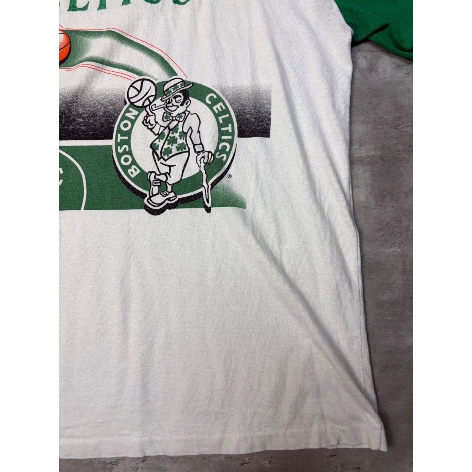 Vintage 1994 Boston Celtics NBA Embroidered Spellout Graphic T-Shirt Size XL