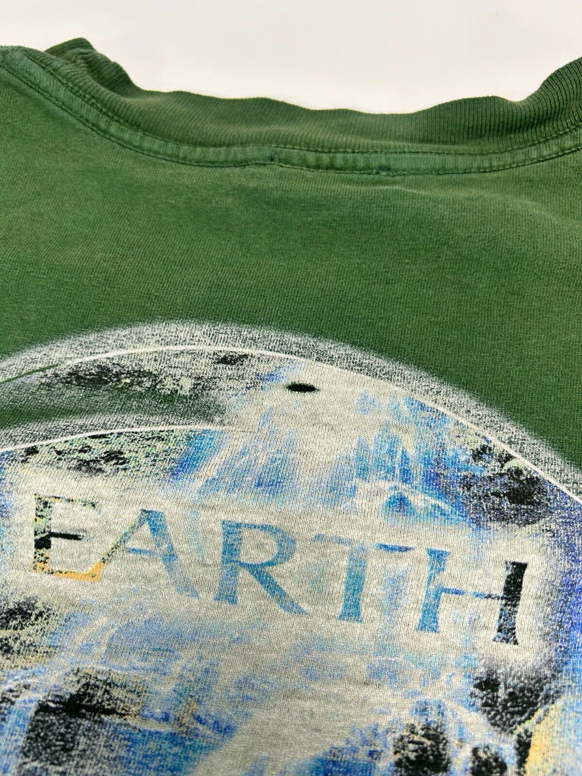 Vintage 90s Speedo Earth Water Sky Graphic T-Shirt Size Large Green