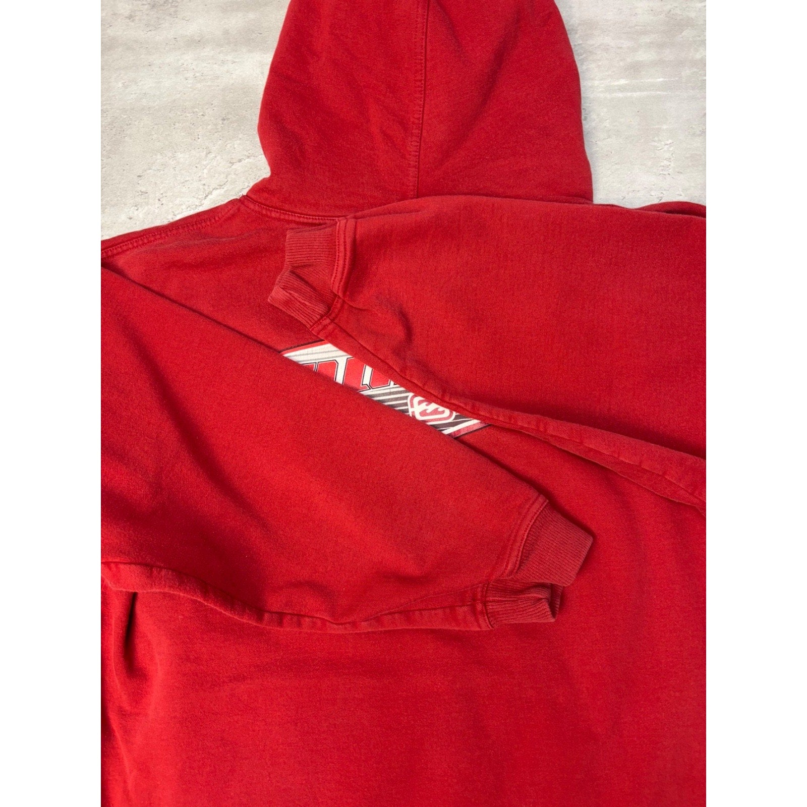 Vintage Y2K Billabong Middle Logo Pullover Hooded Red Sweatshirt Size Large