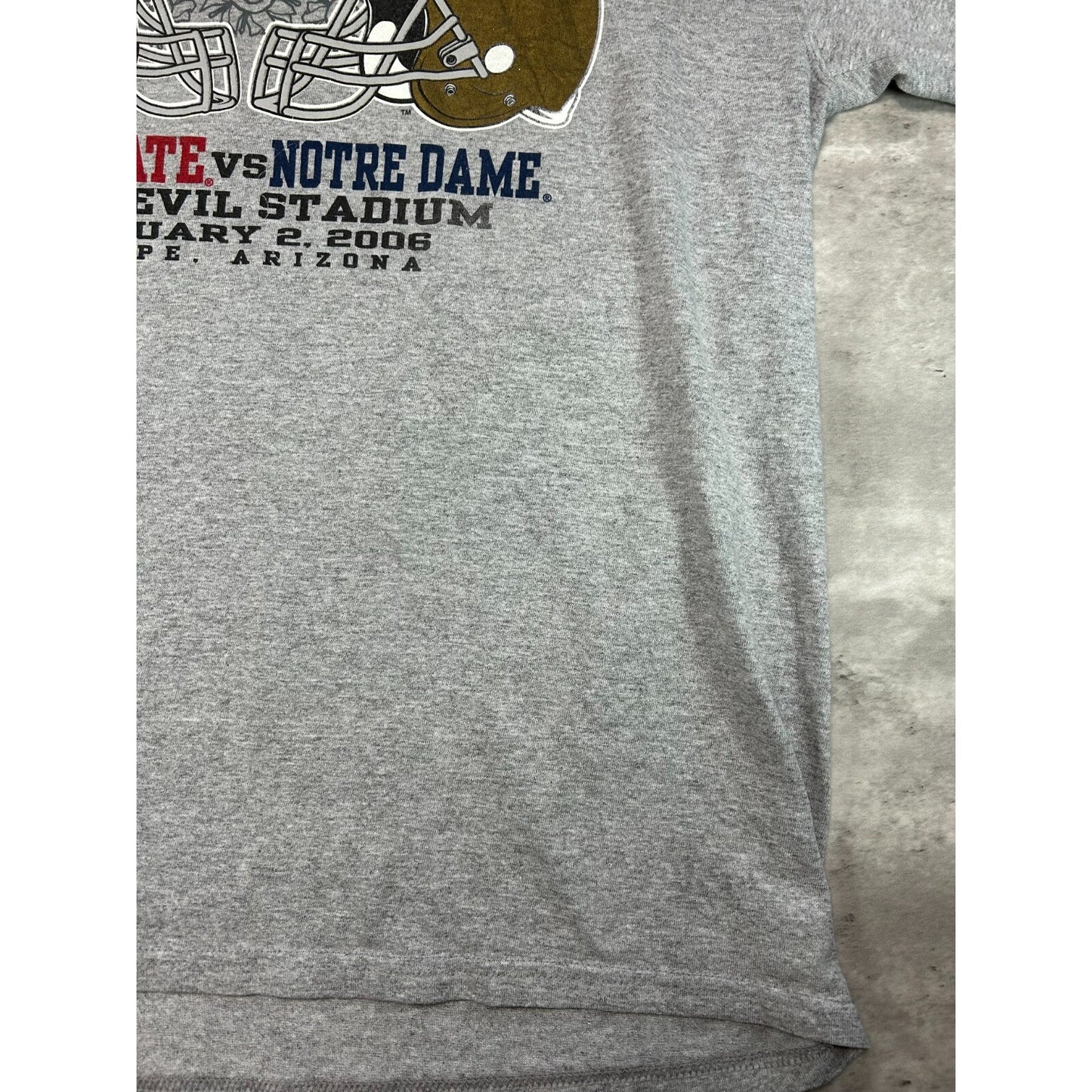Vintage 2006 Buckeyes vs. Fighting Irish NCAA Football Graphic T-Shirt Size XL
