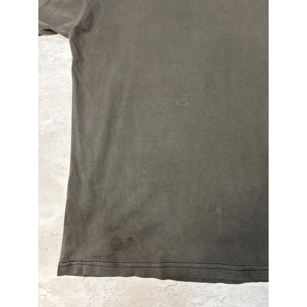 2002 The Rock WWE Layeth The Smacketh Down Wrestling Graphic T-Shirt Size Medium