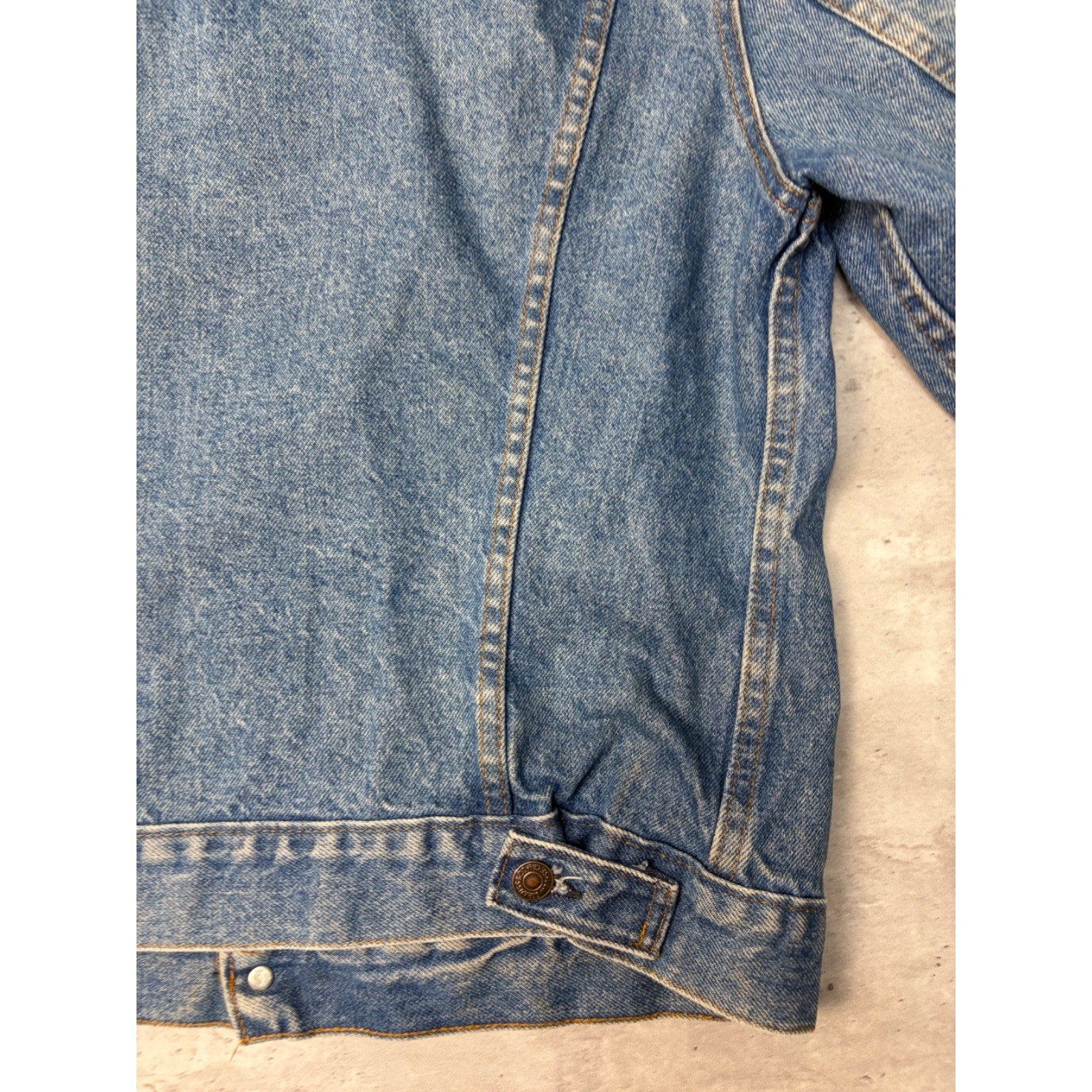 Vintage 90s Levis Red Tab Medium Wash Denim Trucker Jacket Size Medium
