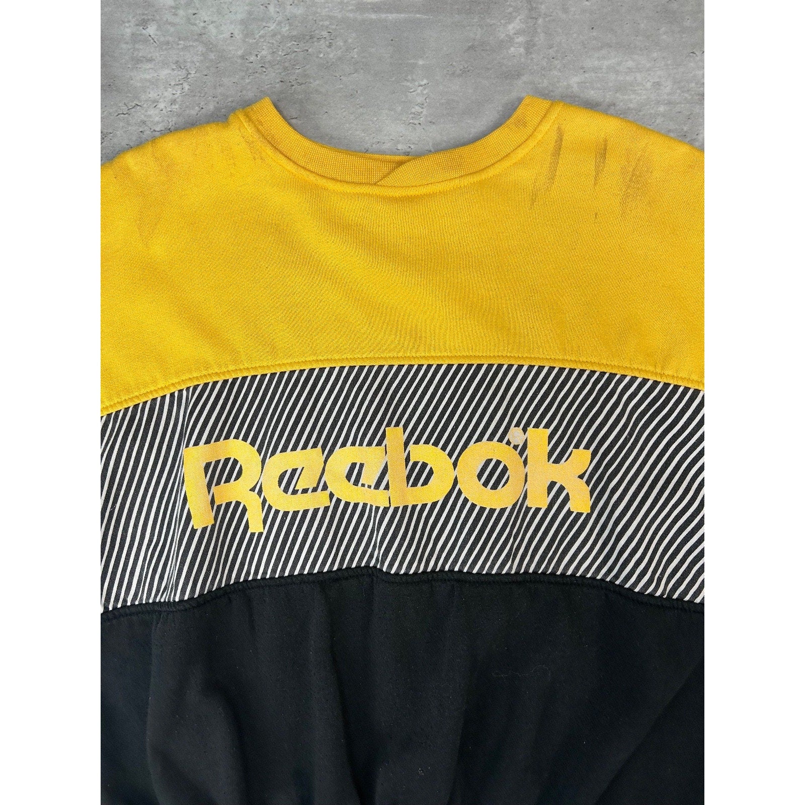 Vintage 80s/90s Reebok Graphic Spellout Crewneck Sweatshirt Size Medium