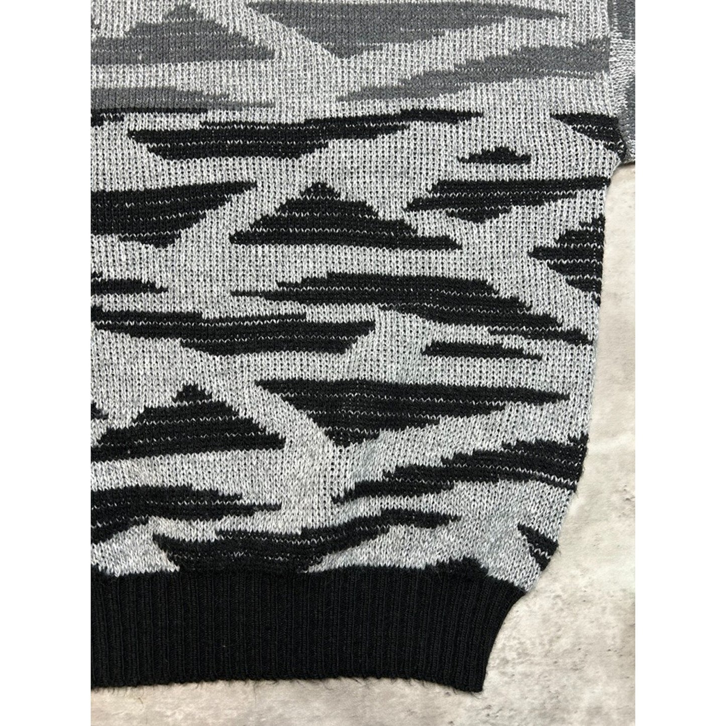 Vintage 90s Abstract Gradient Striped Pullover Ribbed Knit Sweater Size XL