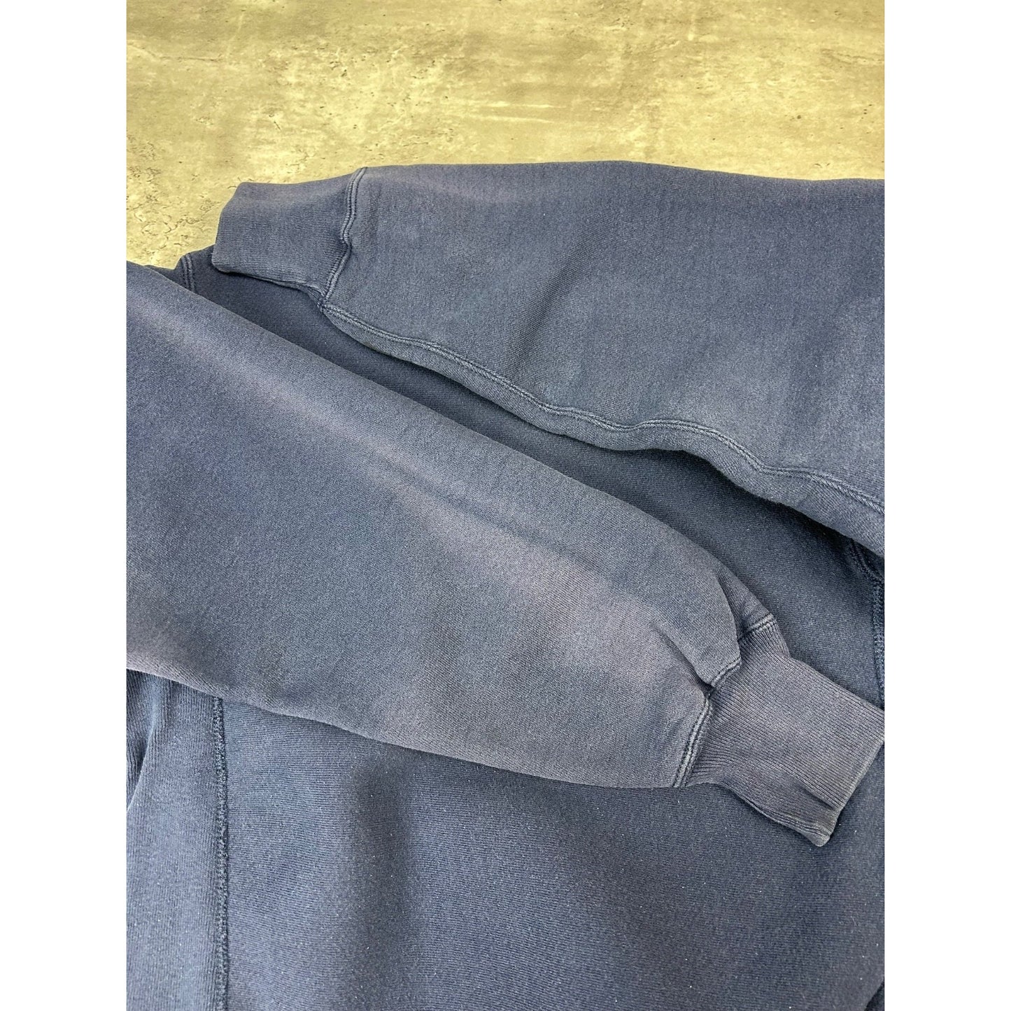 Vintage 90s Yale Bulldogs NCAA Embroidered Spellout Sweatshirt Size Medium