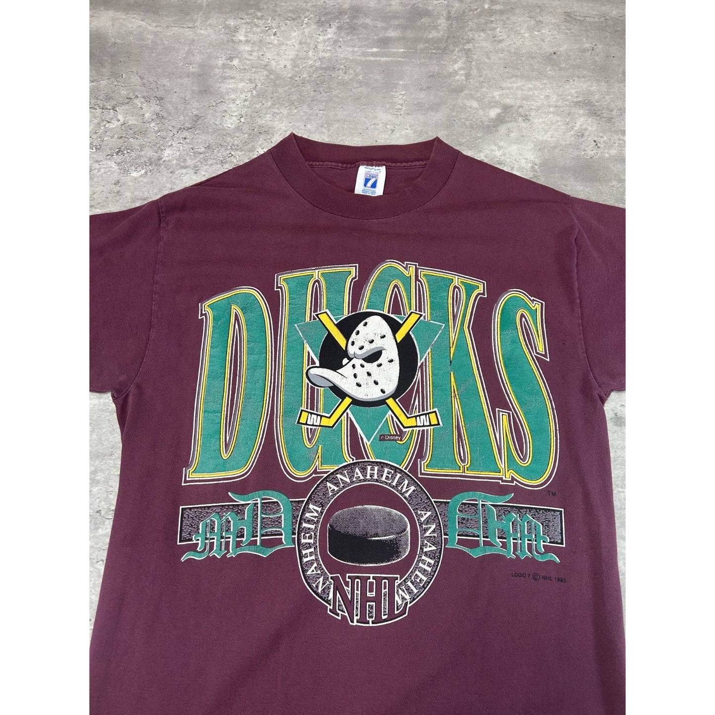 Vintage 1993 Anaheim Mighty Ducks NHL Spellout Graphic Hockey T-Shirt Sz Medium