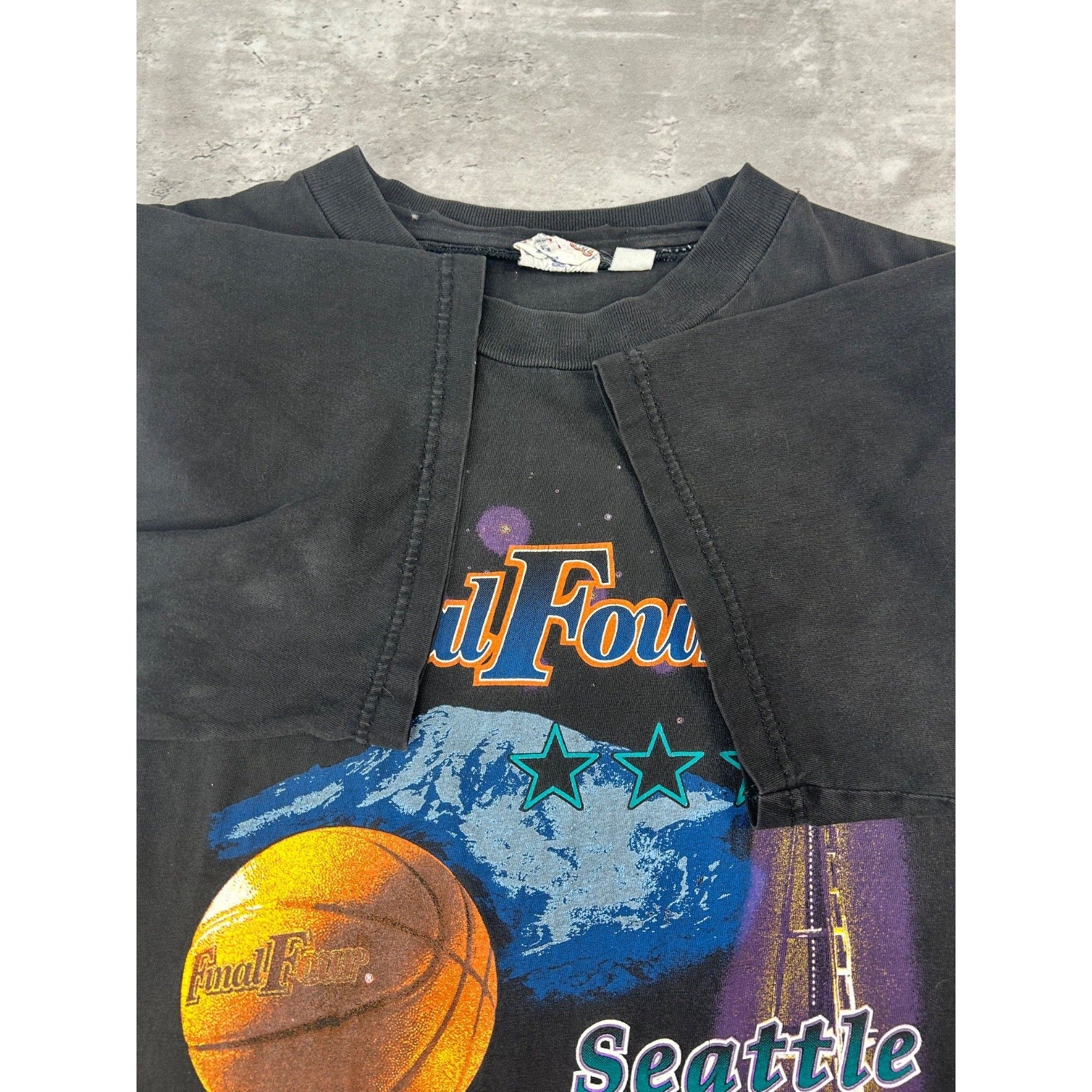 Vintage 1995 NCAA March Madness Final Four Graphic T-Shirt Size Large