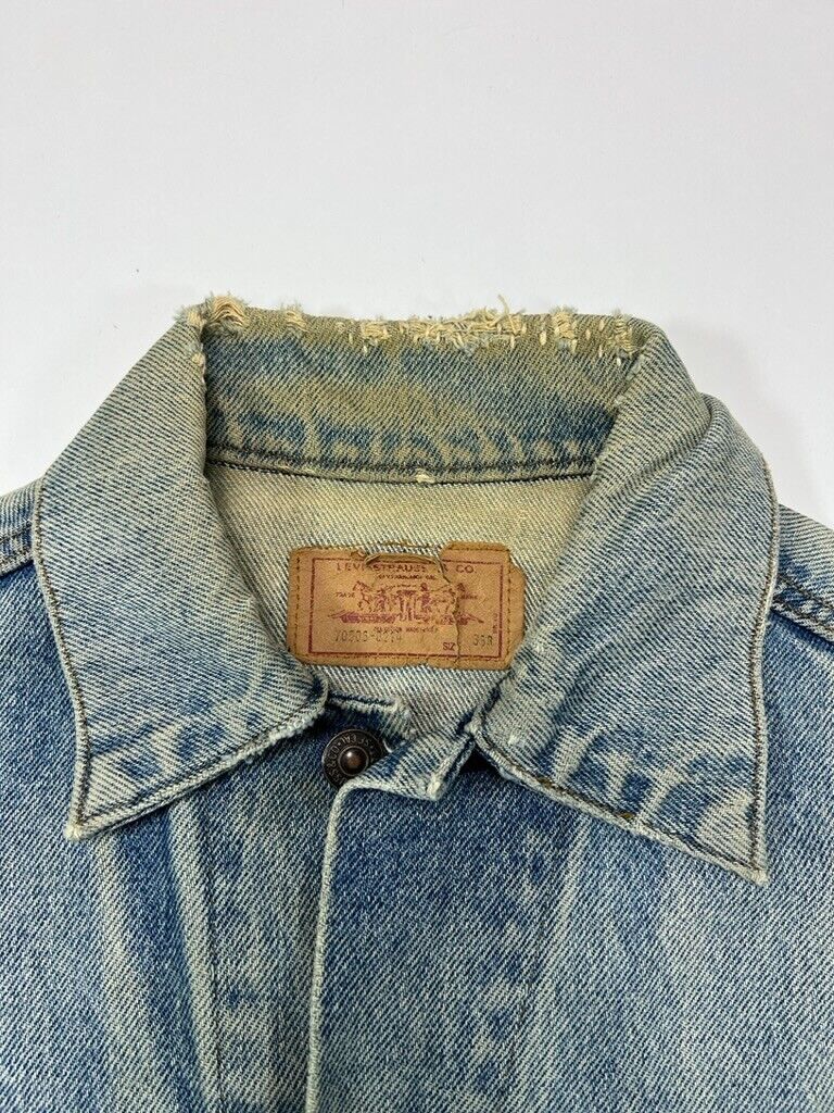 Vintage 70s Levis Red Tab Light Wash Trucker Denim Jacket Size Medium