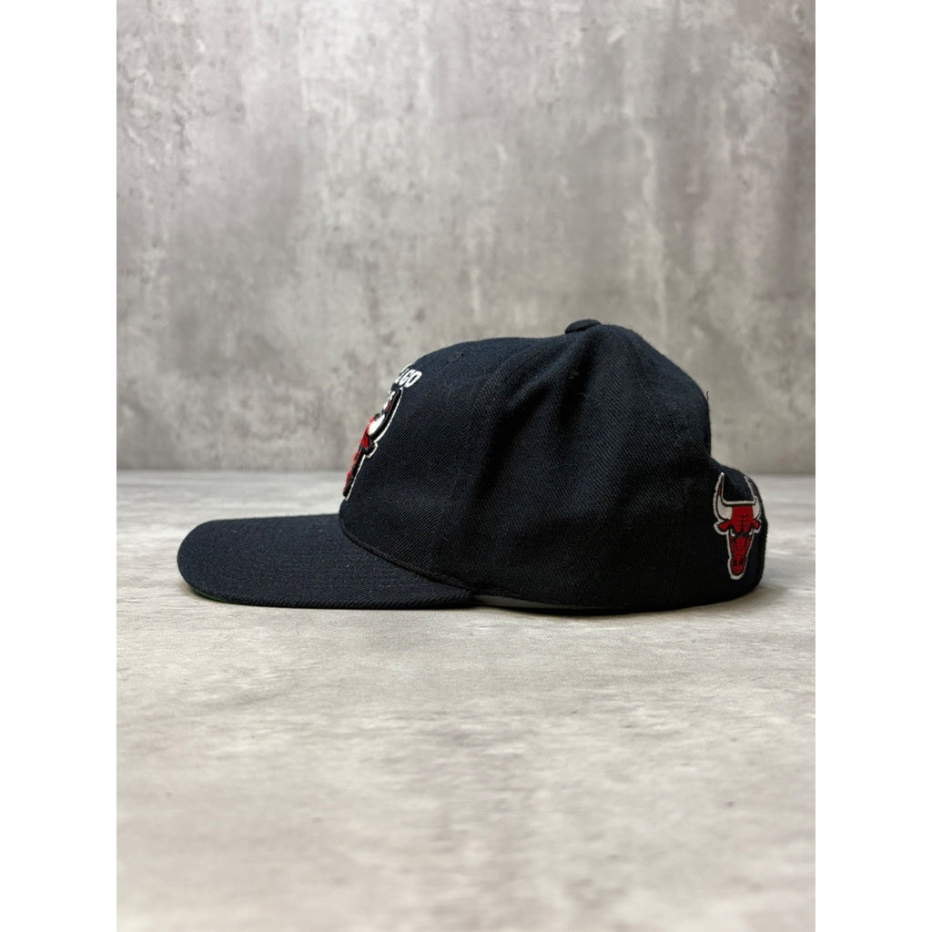 Vintage 90s Chicago Bulls NBA Embroidered Logo Basketball Strapback Hat OSFA