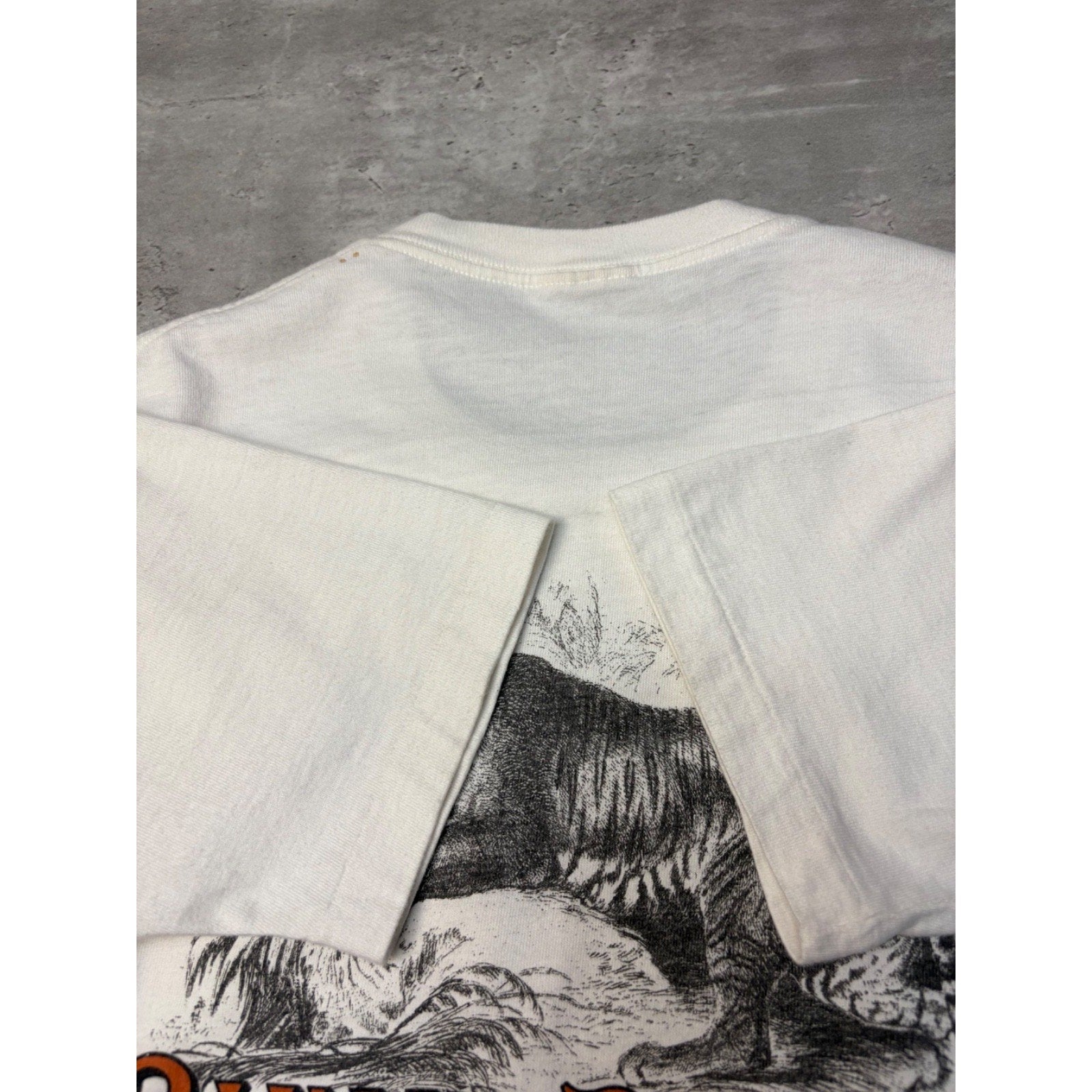 Vintage Banana Republic Travel & Safari Clothing Co Graphic T-Shirt Size Small