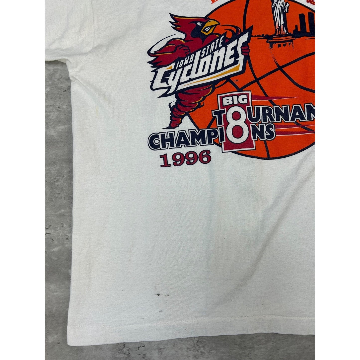 Vintage 1996 Iowa State Cyclones NCAA Big 8 Basketball Champs T-Shirt Size Large