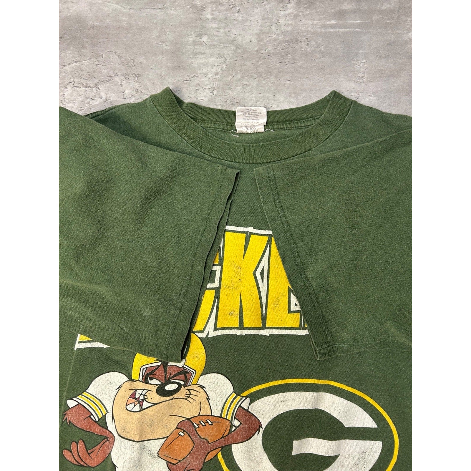 Vintage 1997 Green Bay Packers NFL Looney Tunes Taz Graphic T-Shirt Size XL