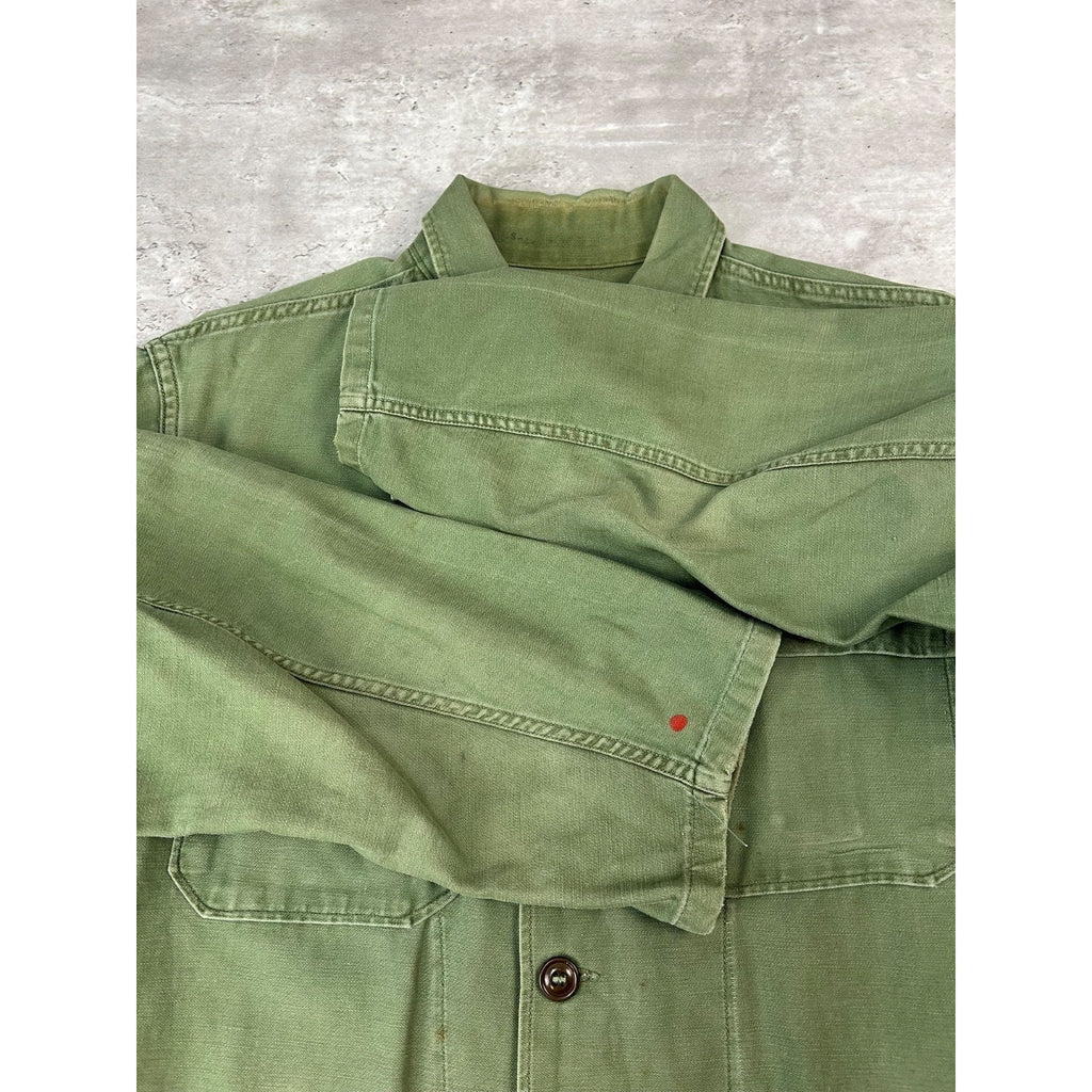 Vintage 1960s US Military OG-107 Cotton Sateen Button Up Shirt Size Small