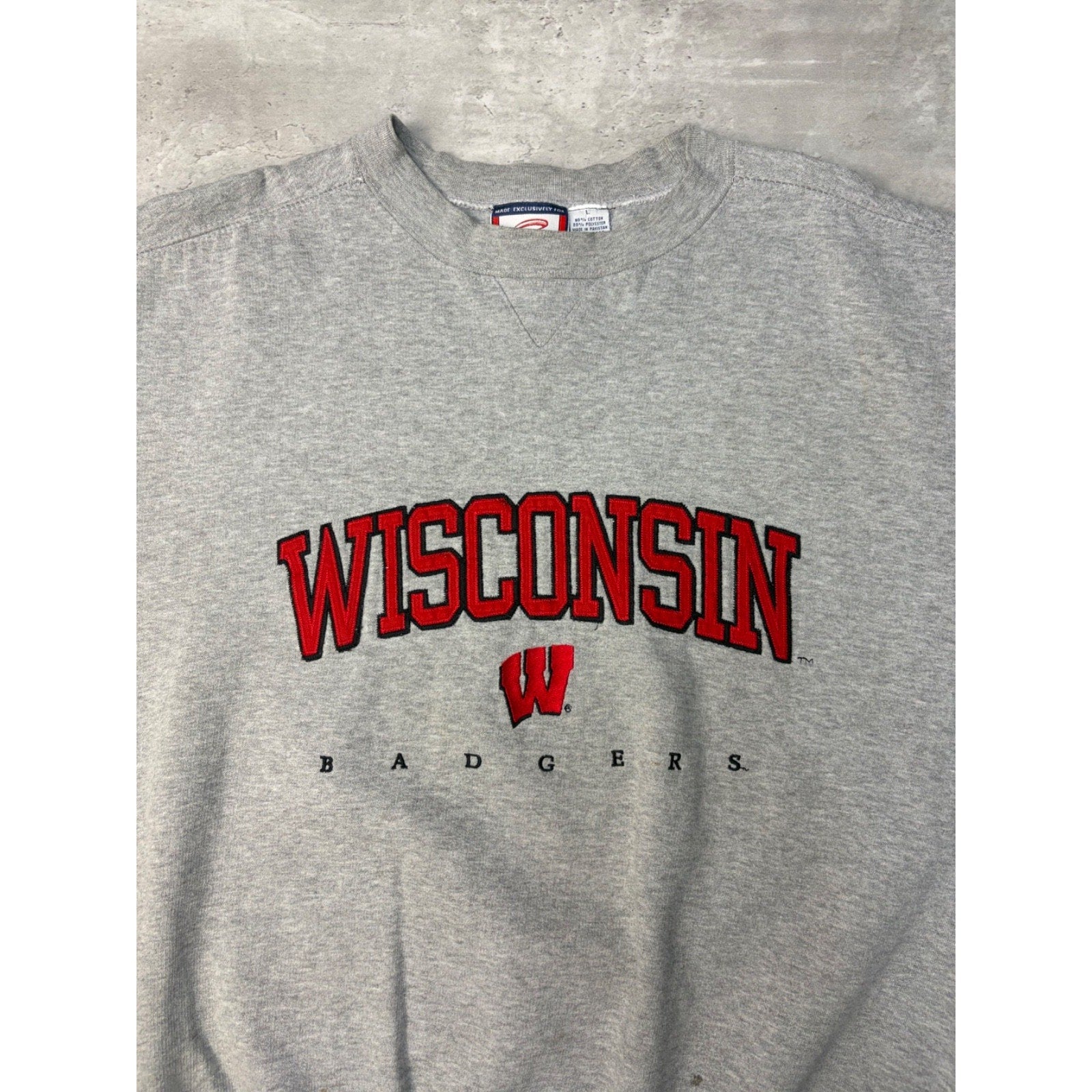 Vintage Wisconsin Badgers NCAA Embroidered Spellout Sweatshirt Size Large