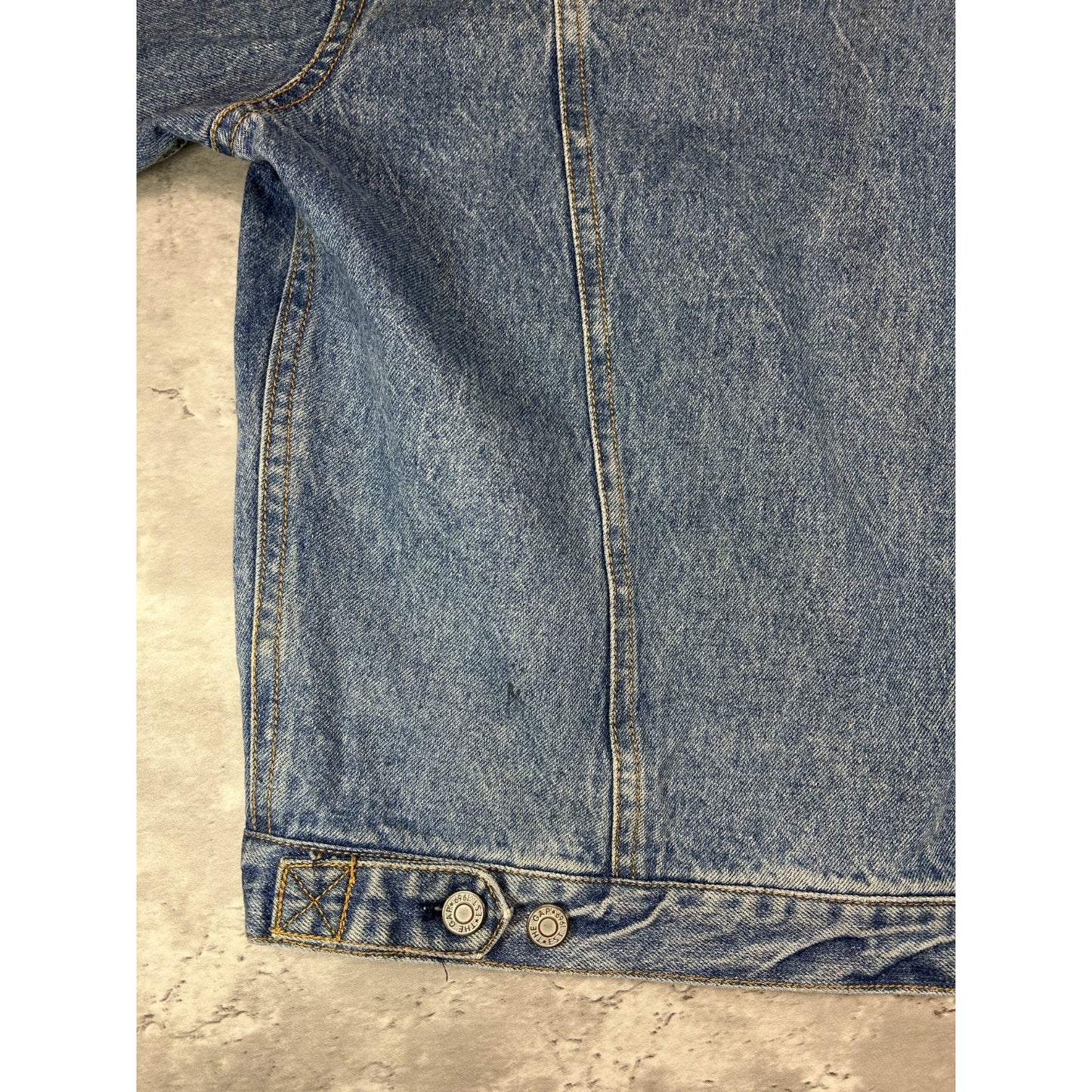 Vintage 90s GAP Denim Medium Wash Trucker Jacket Size Large Blue