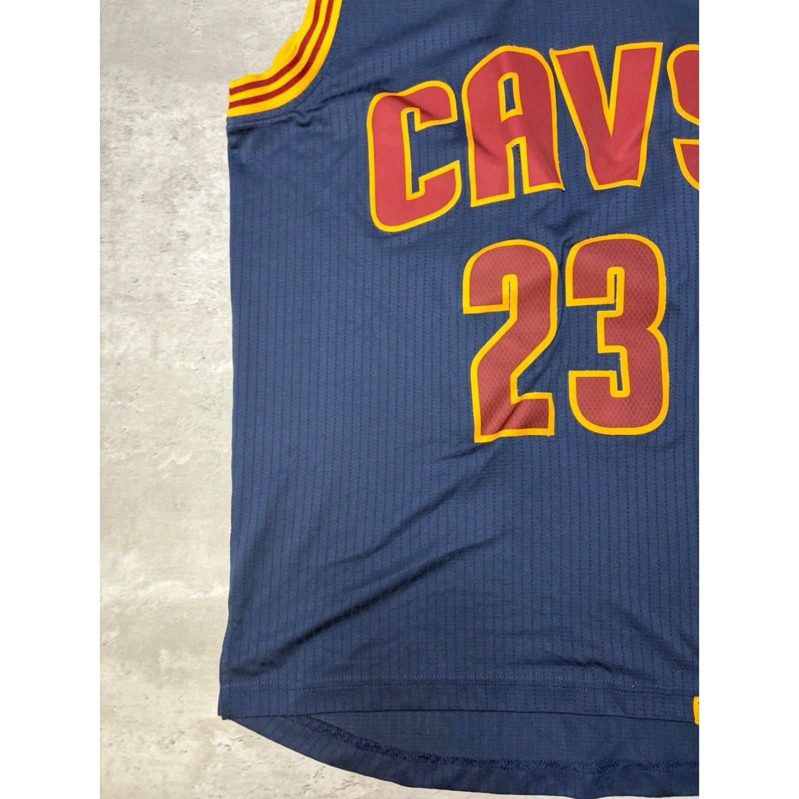 Vintage Lebron James #23 Cleveland Cavaliers NBA Basketball Jersey Size Medium