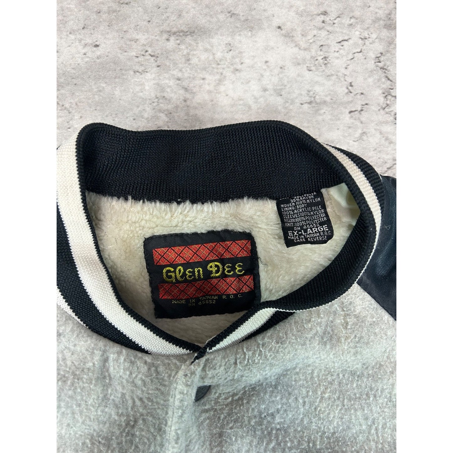 Vintage 90s Iowa Hawkeyes NCAA Embroidered Collegiate Bomber Jacket Size XL