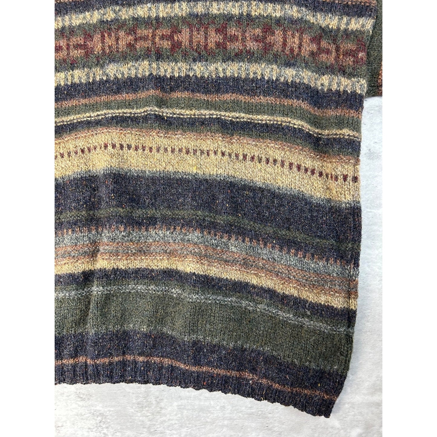 Vintage Woolrich Abstract Striped Print Pullover Knit Sweater Size Large