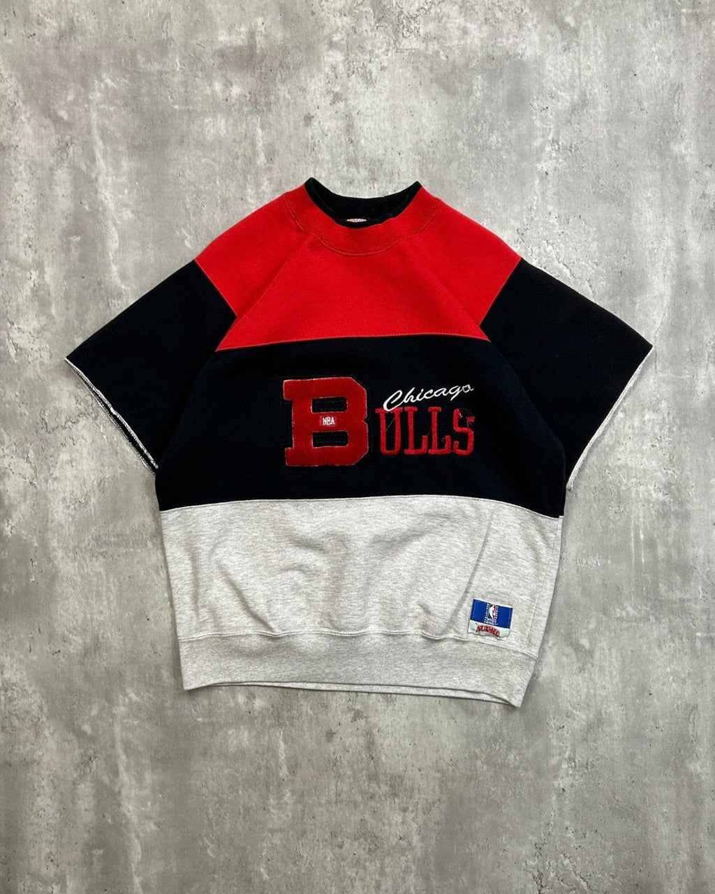 VTG 90s Chicago Bulls NBA Embroidered Spellout Short Sleeve Sweatshirt Sz Large