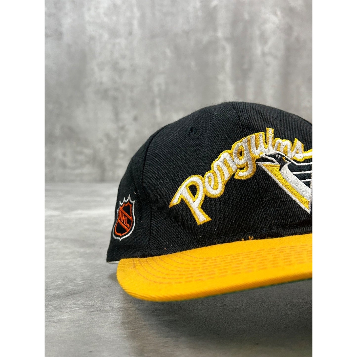 Vintage 90s Pittsburgh Penguins NHL Embroidered Logo Hockey Fitted Hat Sz 6 7/8