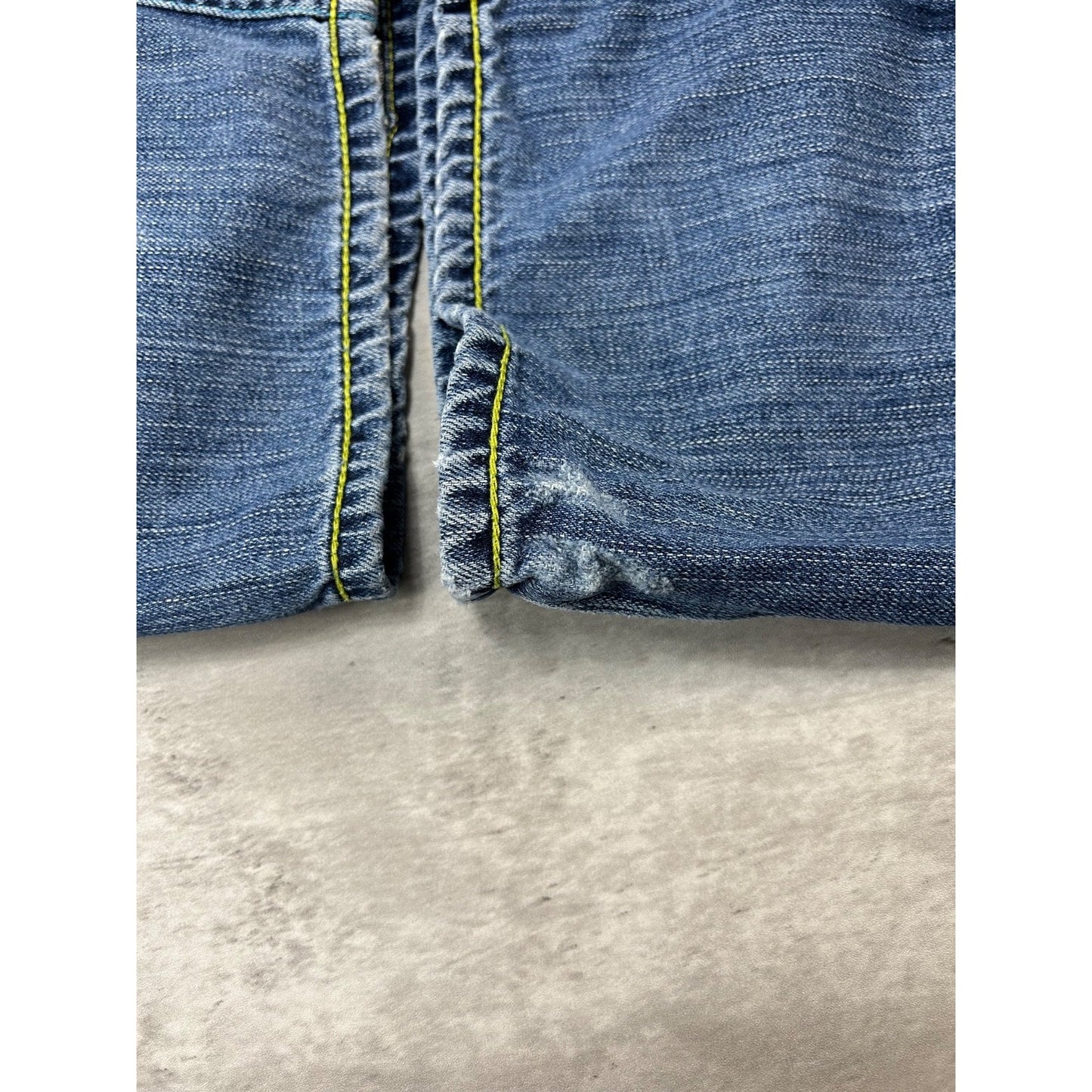 Vintage Y2K Artful Dodger Baggy Fit Medium Wash Denim Skull Pocket Pants Size 42