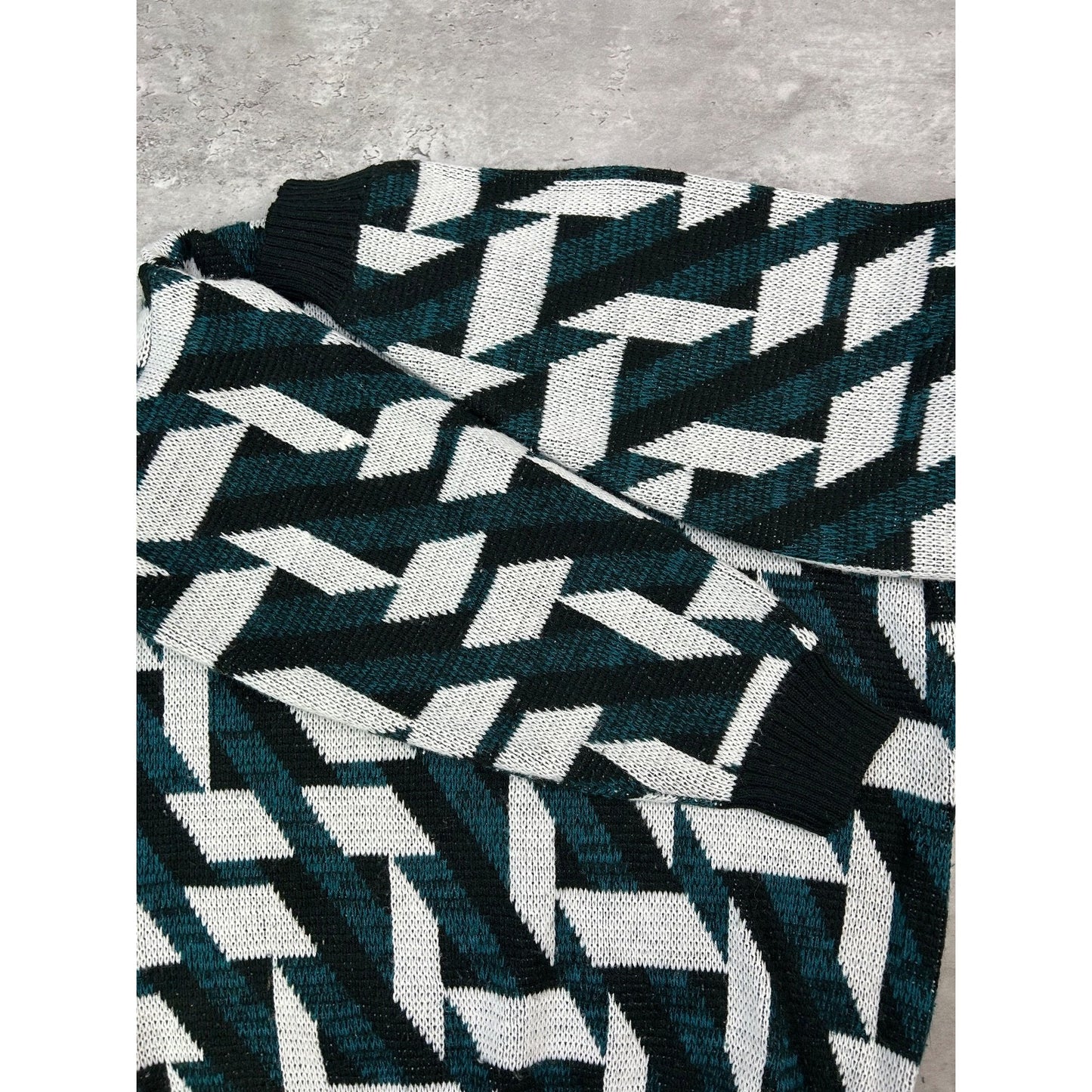 Vintage 80s/90s Abstract Geometric Print Knit Sweater Size Medium