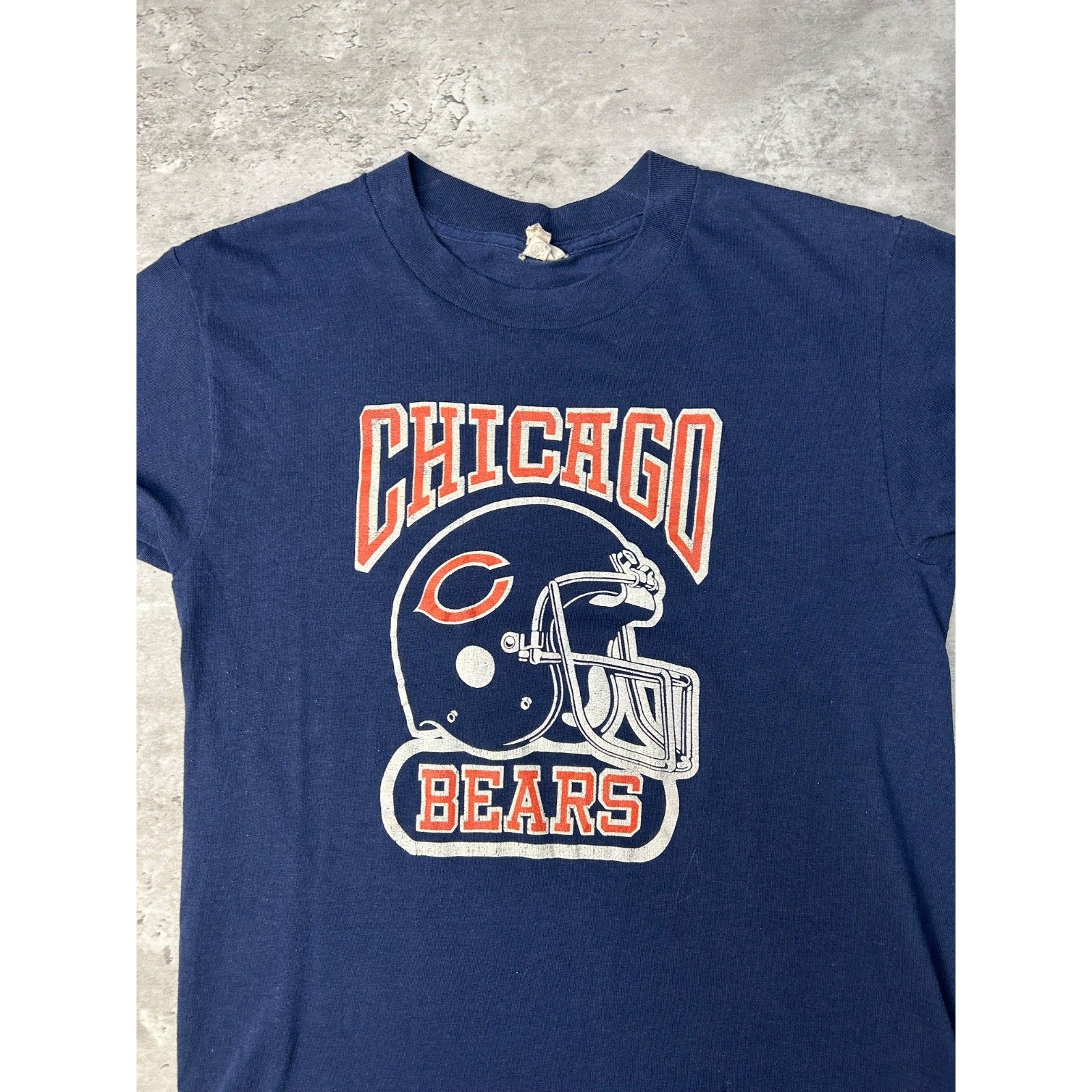 Vintage 80s Chicago Bears NFL Helmet Spellout Graphic Football T-Shirt Sz Medium