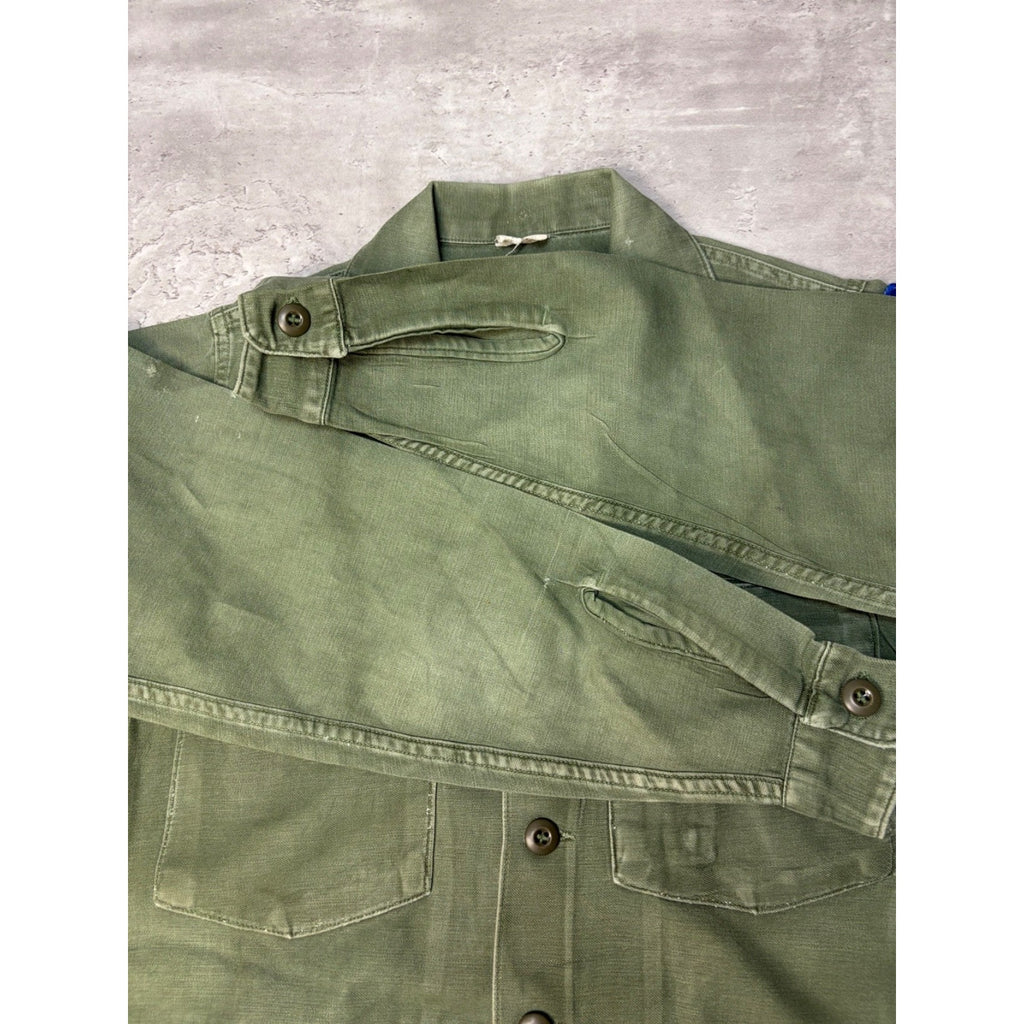 Vintage US Army Patched OG-107 Button Up Shirt Size Medium