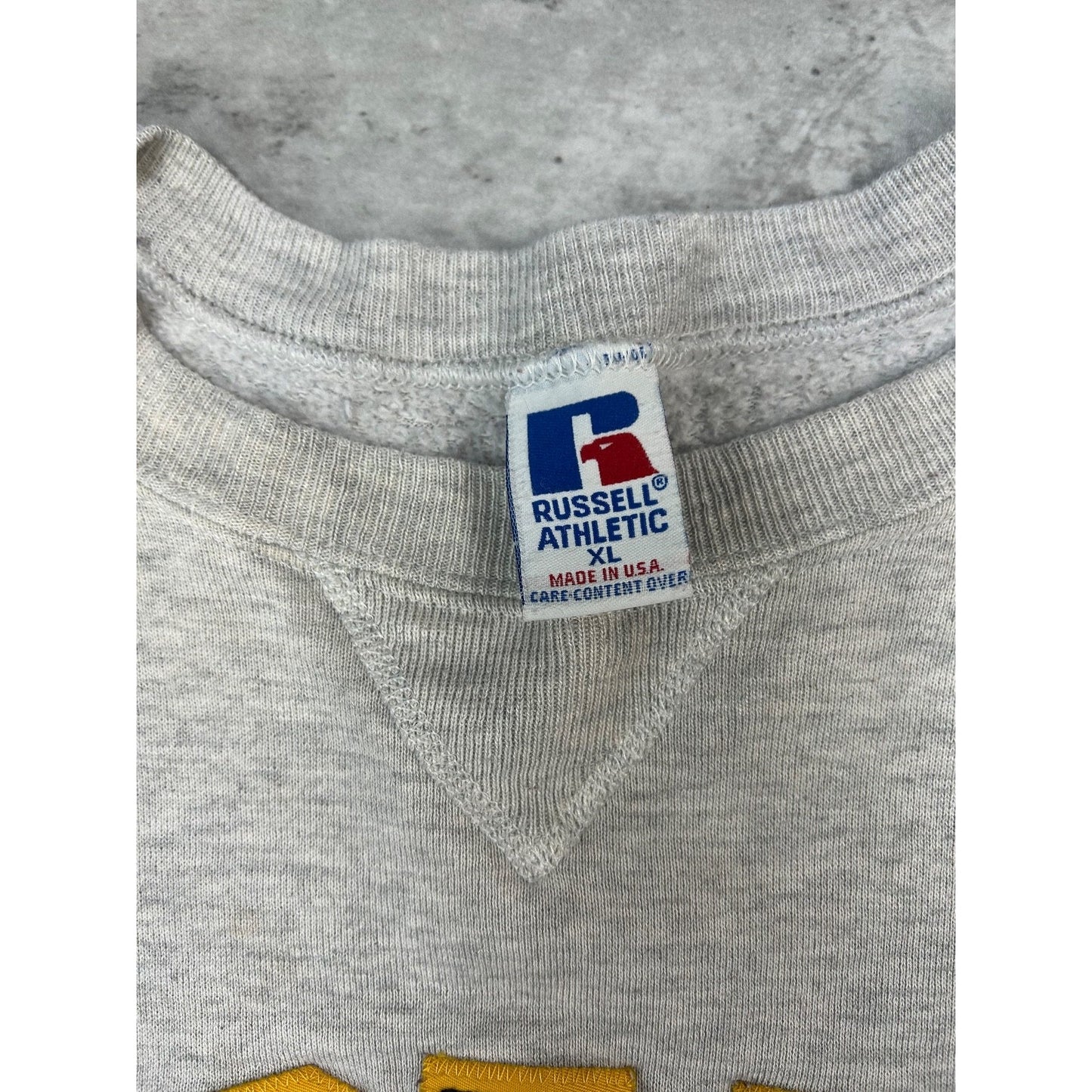 Vintage 90s Iowa Hawkeyes NCAA Embroidered Arc Spellout Sweatshirt Size XL