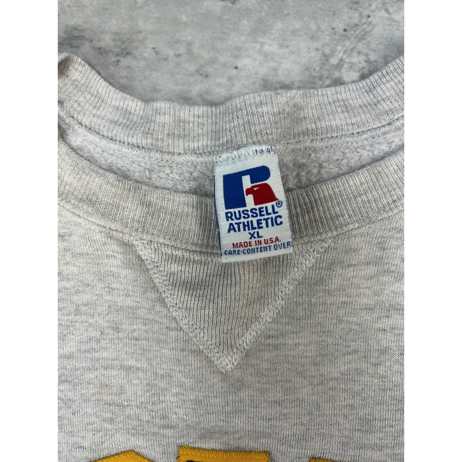 Vintage 90s Iowa Hawkeyes NCAA Embroidered Arc Spellout Sweatshirt Size XL
