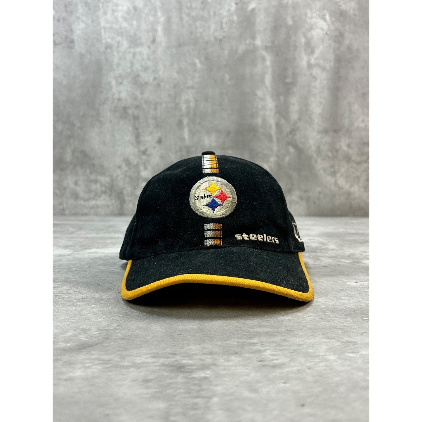 Vintage 90s Pittsburgh Steelers NFL Embroidered Logo Athletic Strapback Hat OSFA