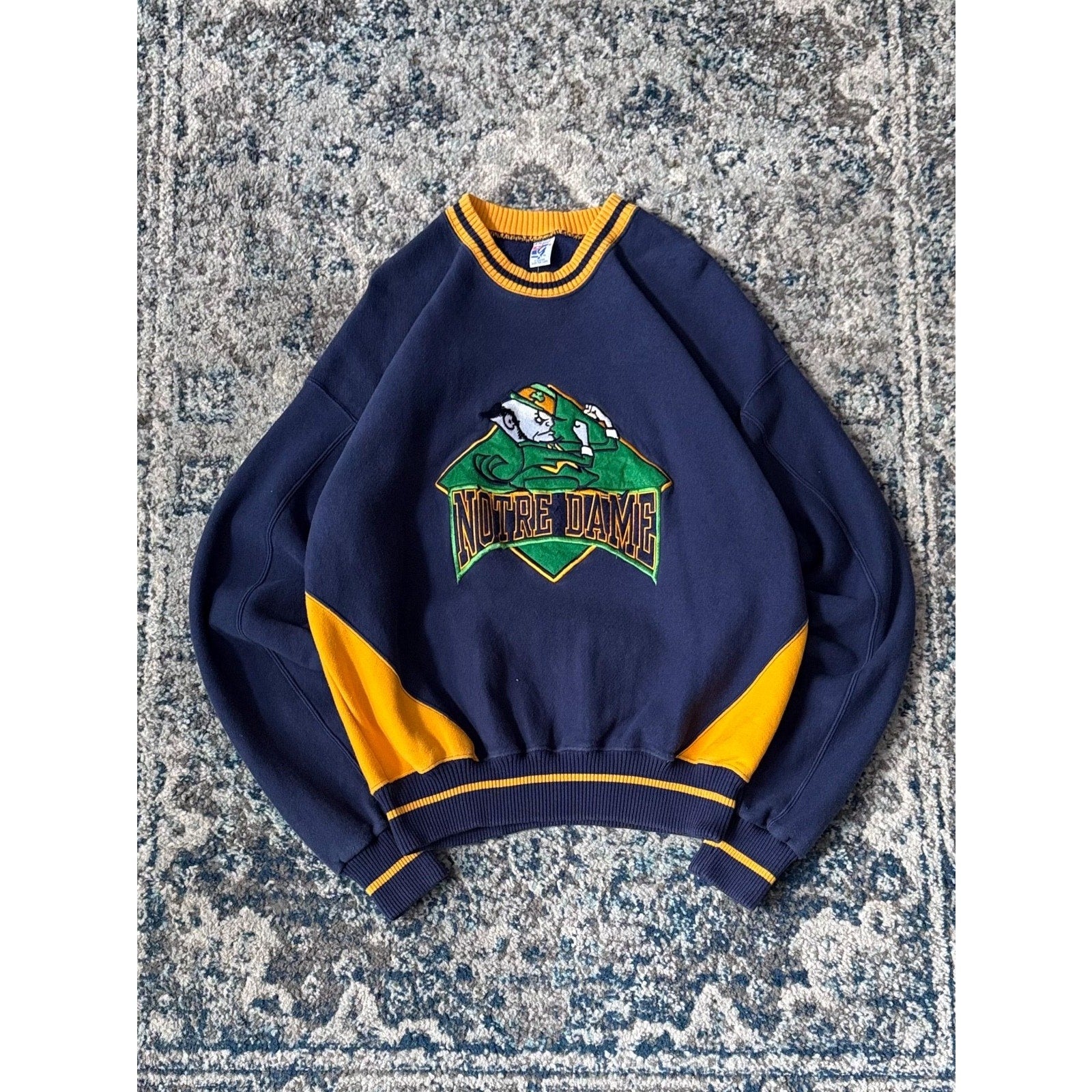 Vintage Notre Dame Fighting Irish NCAA Embroidered Logo Sweatshirt Size XL