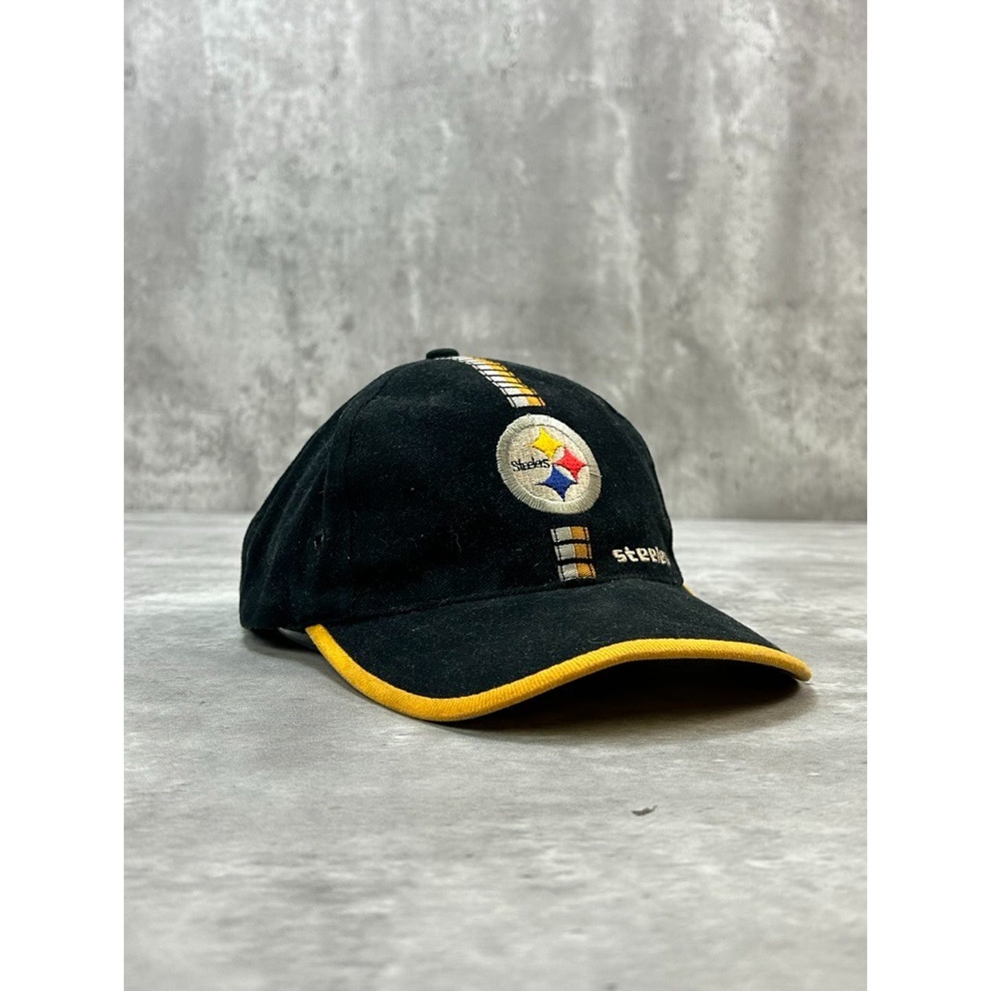 Vintage 90s Pittsburgh Steelers NFL Embroidered Logo Athletic Strapback Hat OSFA
