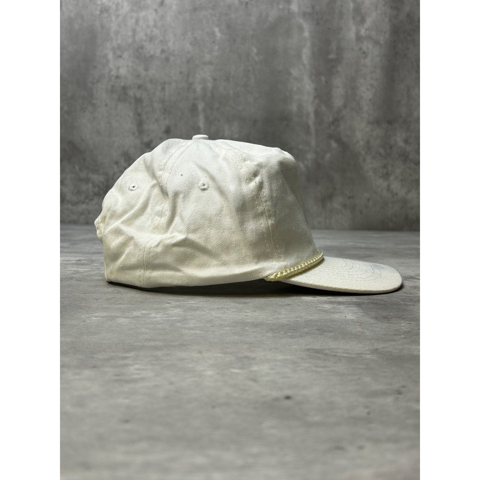 Vintage 80s/90s Blank White Snapback Hat OSFA